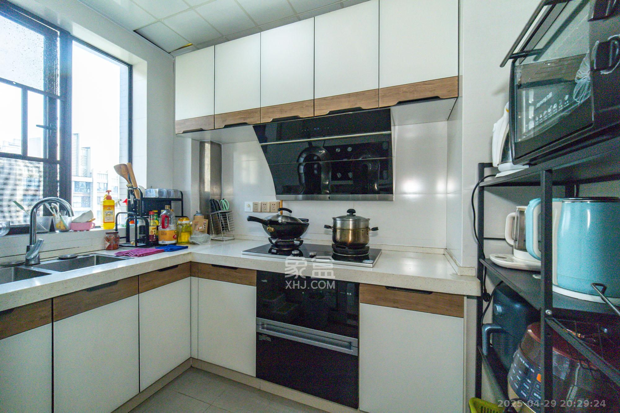 国泰九龙湾 4室2厅2卫 98.8万 国泰九龙湾 4室2厅2卫 98.8万厨房