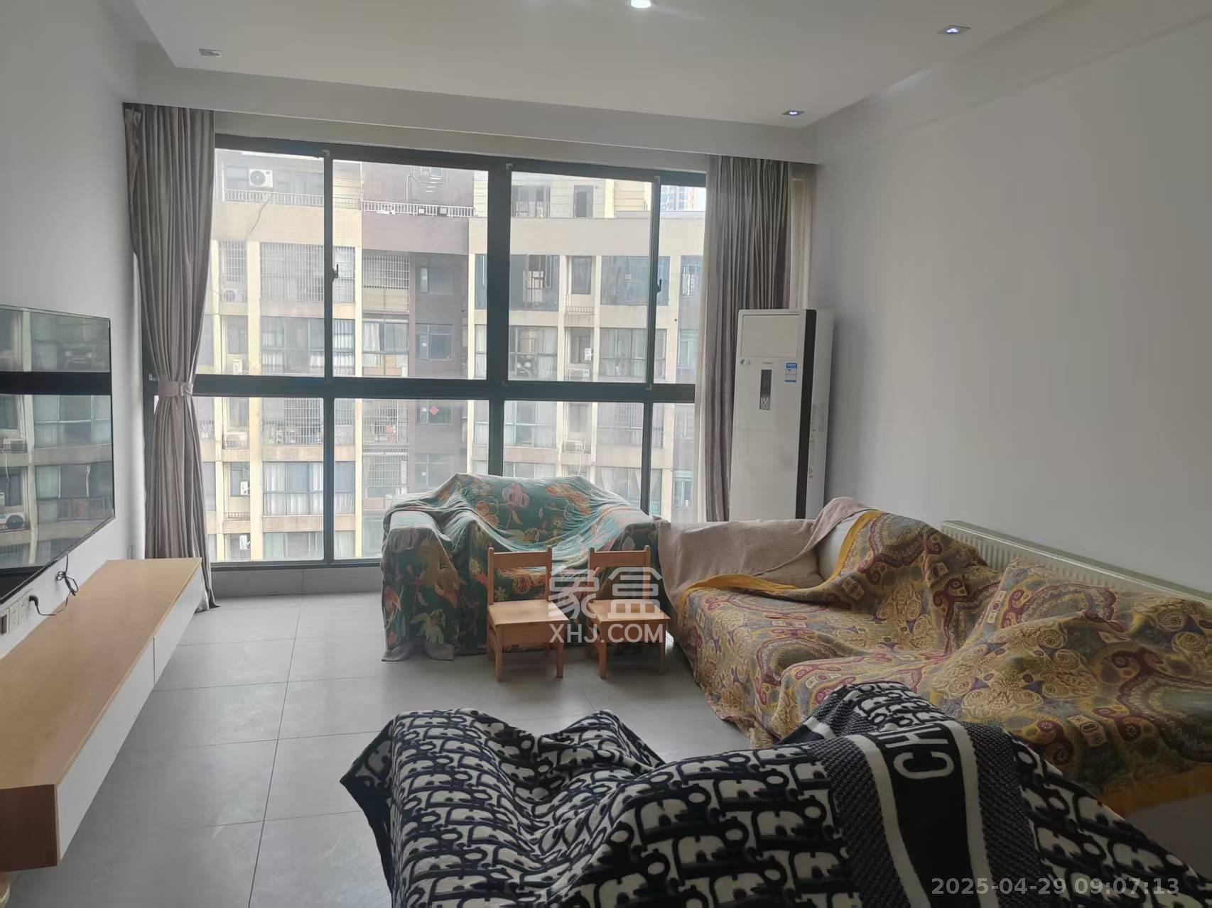 枫华府第 3室2厅2卫 2200.0元/月 枫华府第 3室2厅2卫 2200.0元/月室内图