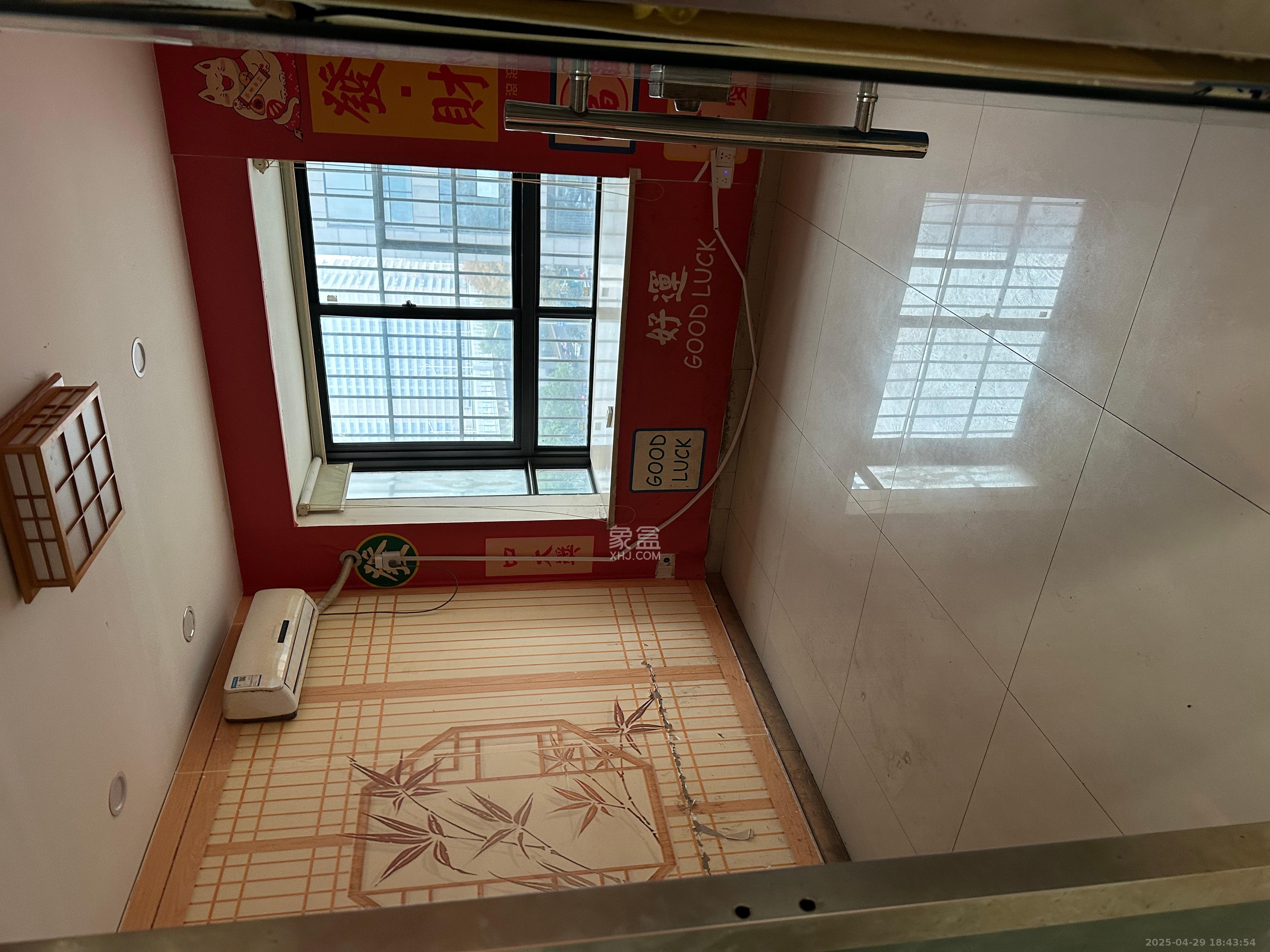 华城广场 5室1厅1卫 3300.0元/月 华城广场 5室1厅1卫 3300.0元/月室内图