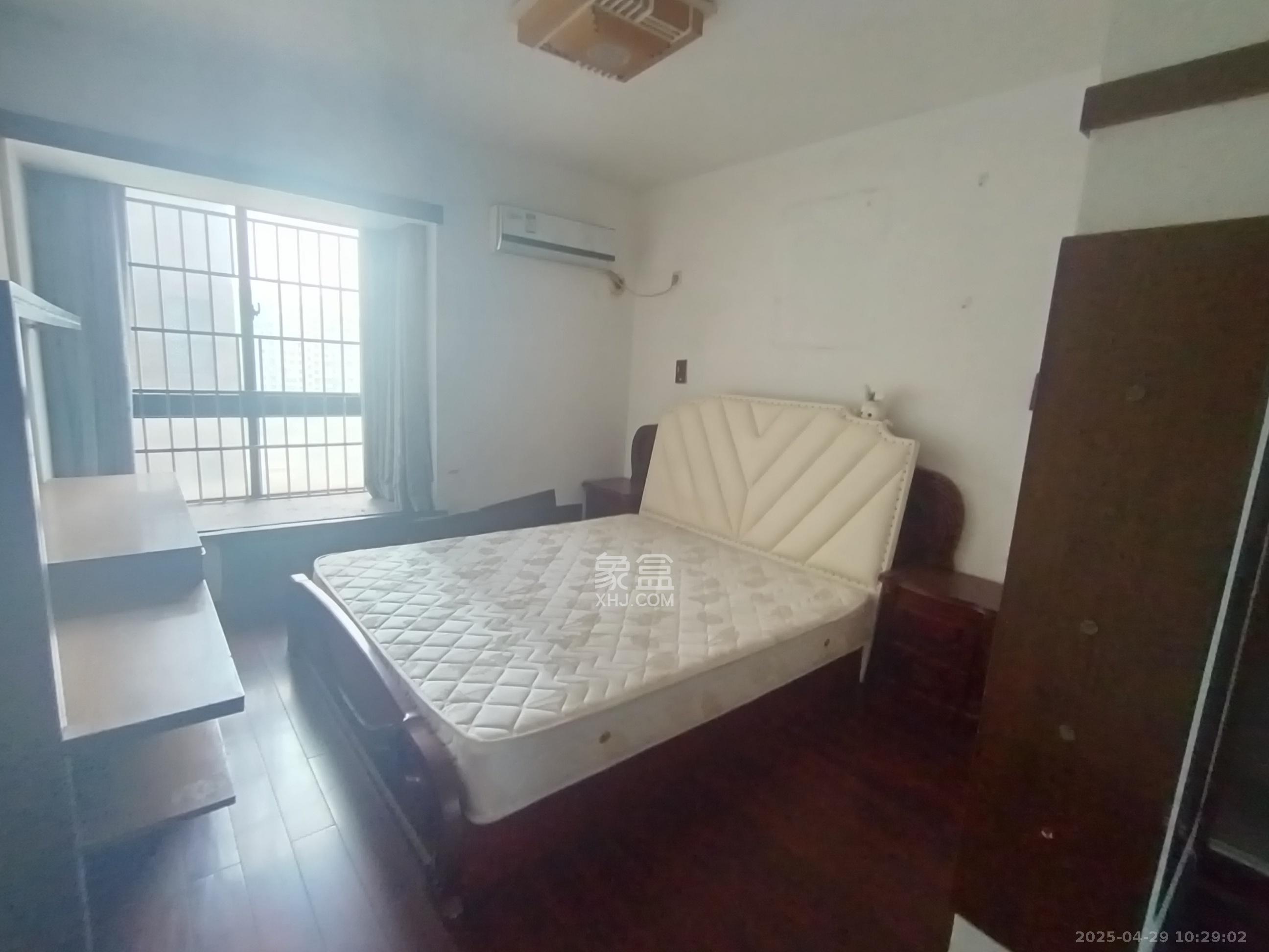 天城泰祥苑 3室2厅2卫 2500.0元/月 天城泰祥苑 3室2厅2卫 2500.0元/月室内图