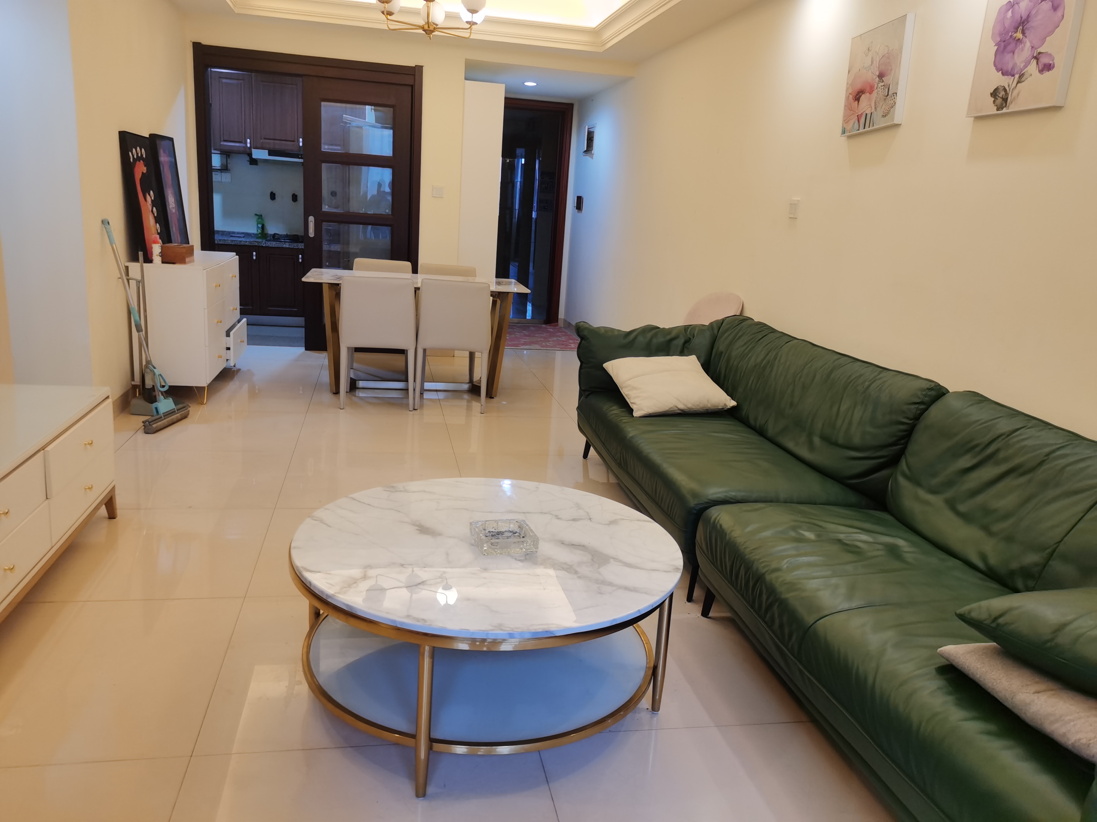 碧桂园 3室2厅1卫 1600.00元/月 碧桂园 3室2厅1卫 1600.00元/月室内图