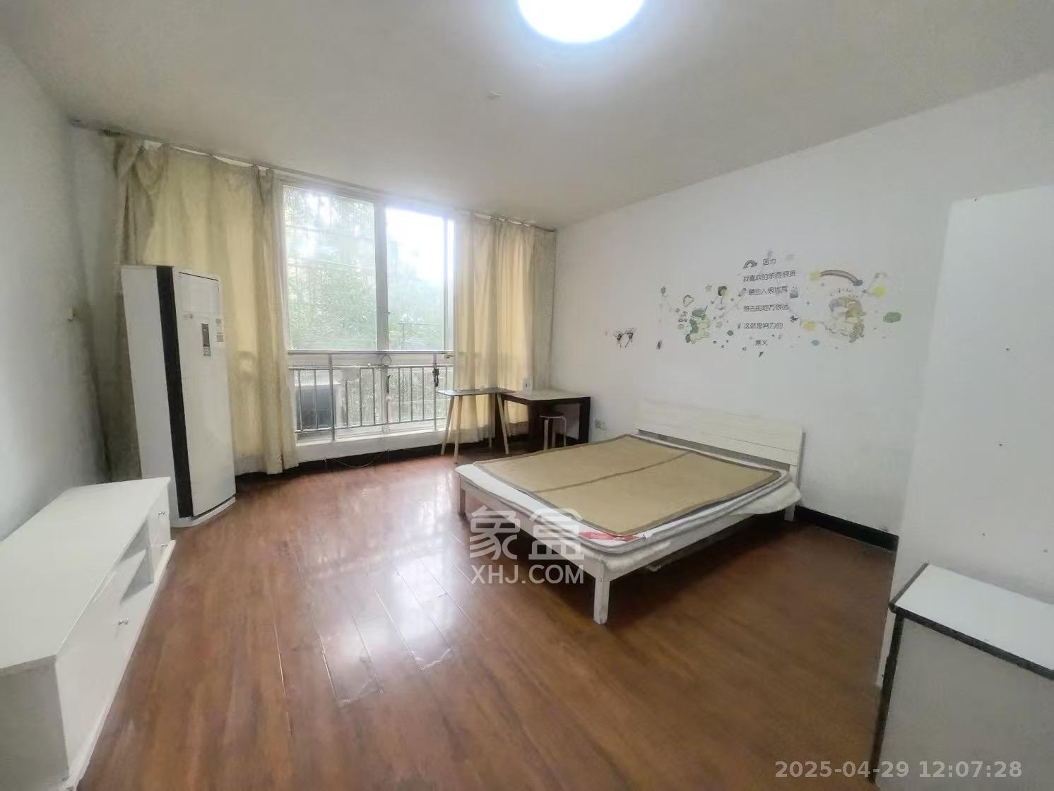 四季美景一、二期 1室1厅1卫 800.0元/月 四季美景一、二期 1室1厅1卫 800.0元/月室内图