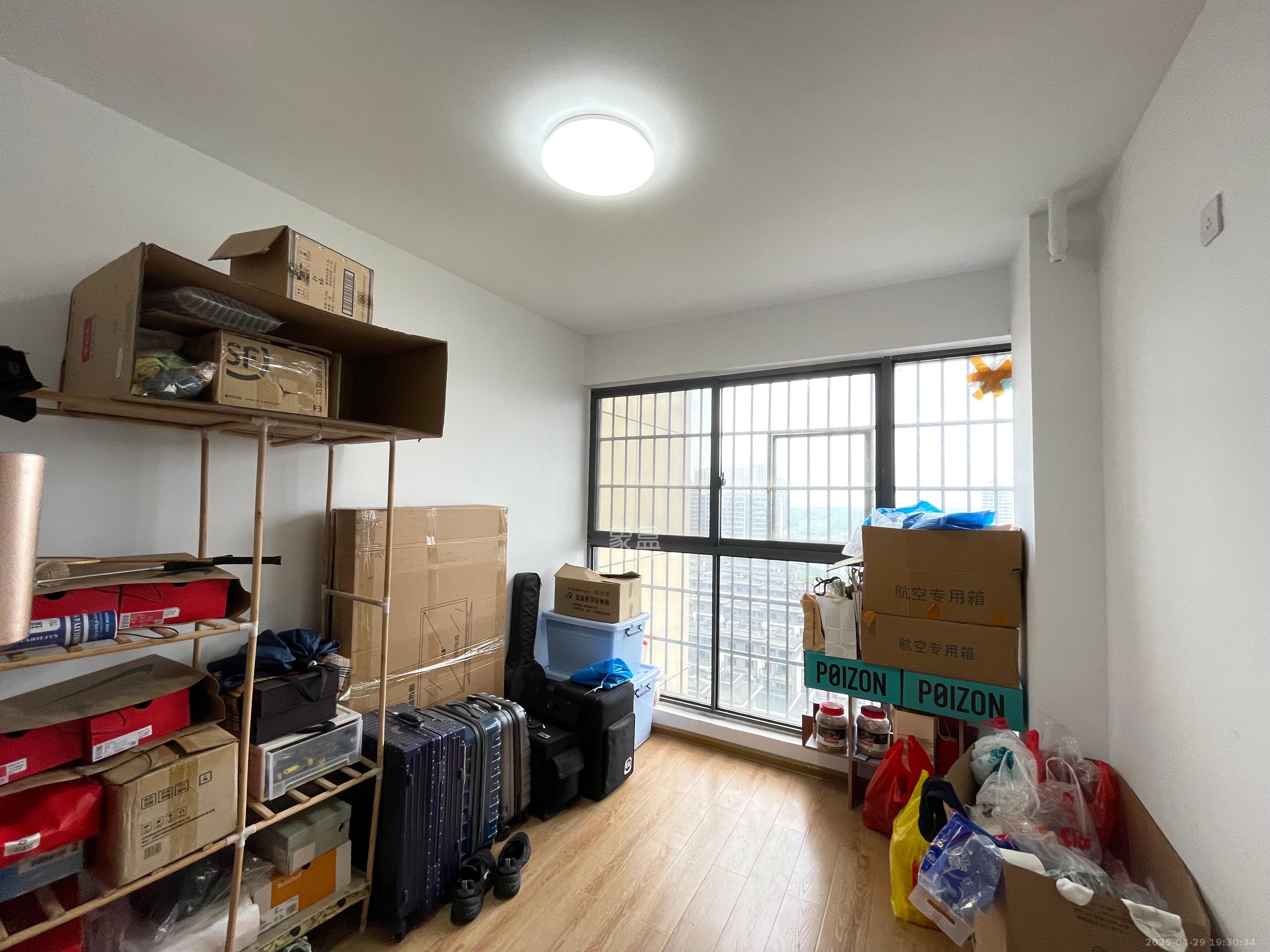 奥凯花园  3室2厅2卫   2700.00元/月室内图