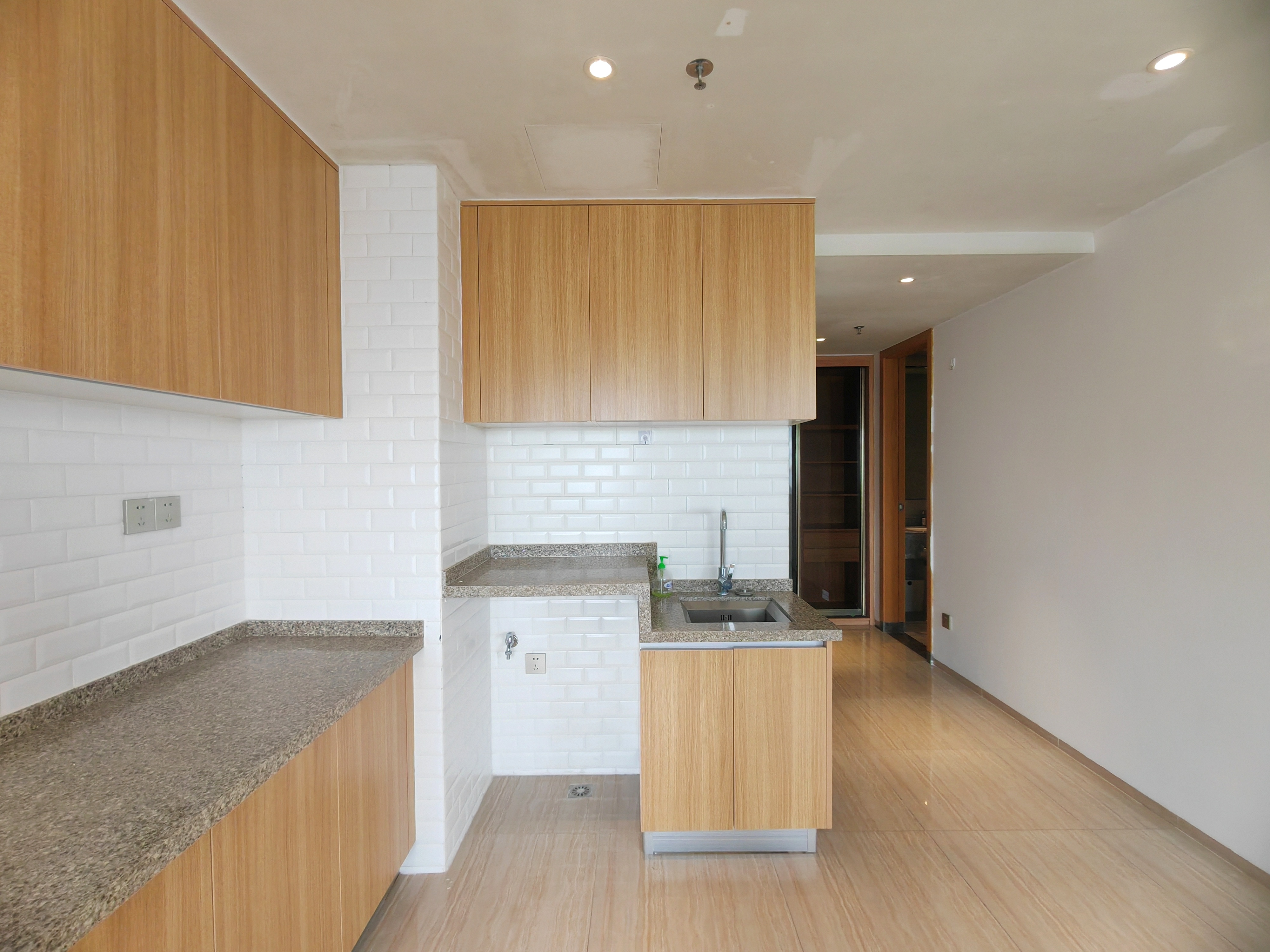 海航豪庭北苑 1室1厅1卫 120.0万 海航豪庭北苑 1室1厅1卫 120.0万客厅