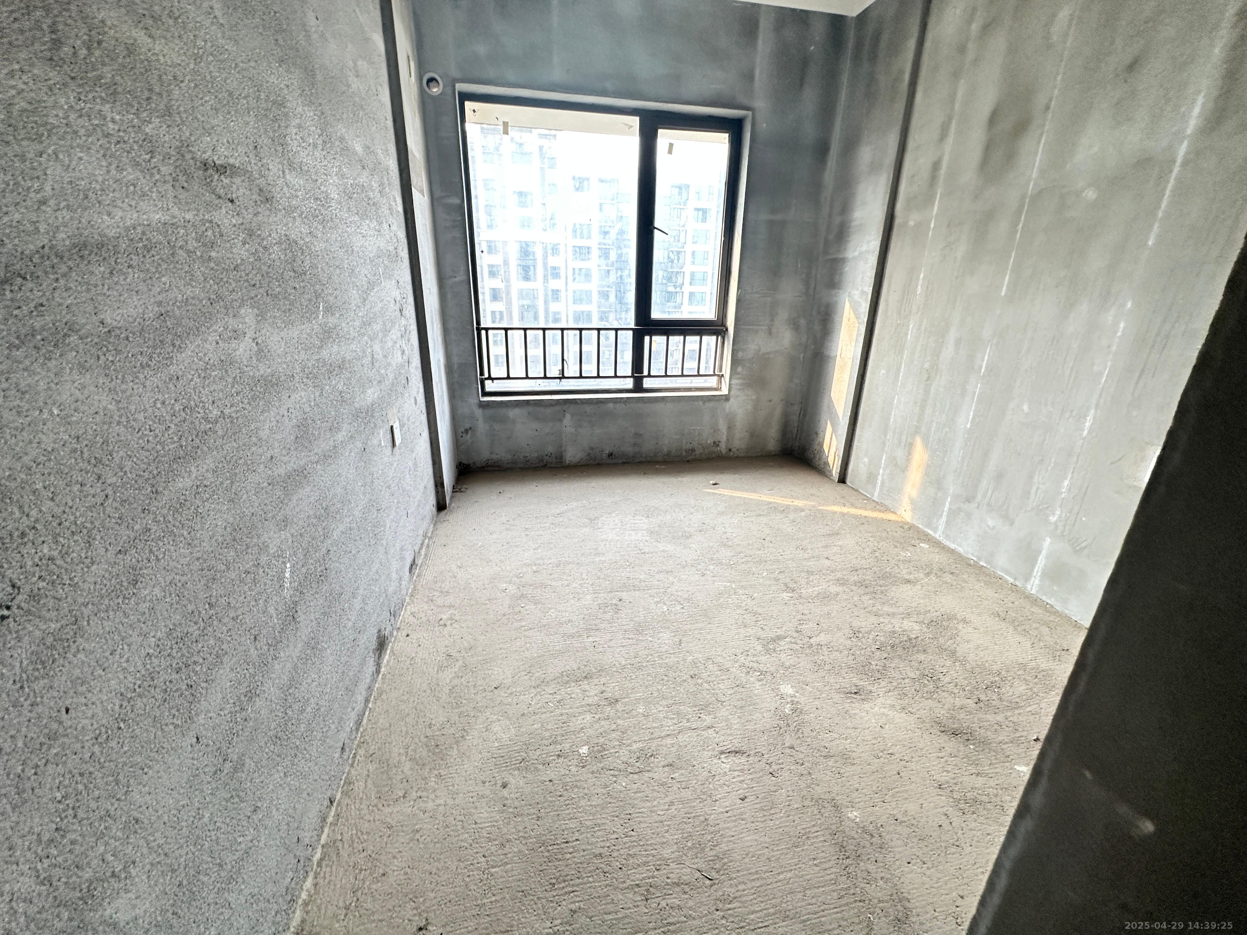 长房时代公馆 4室2厅2卫 88.8万 长房时代公馆 4室2厅2卫 88.8万客厅