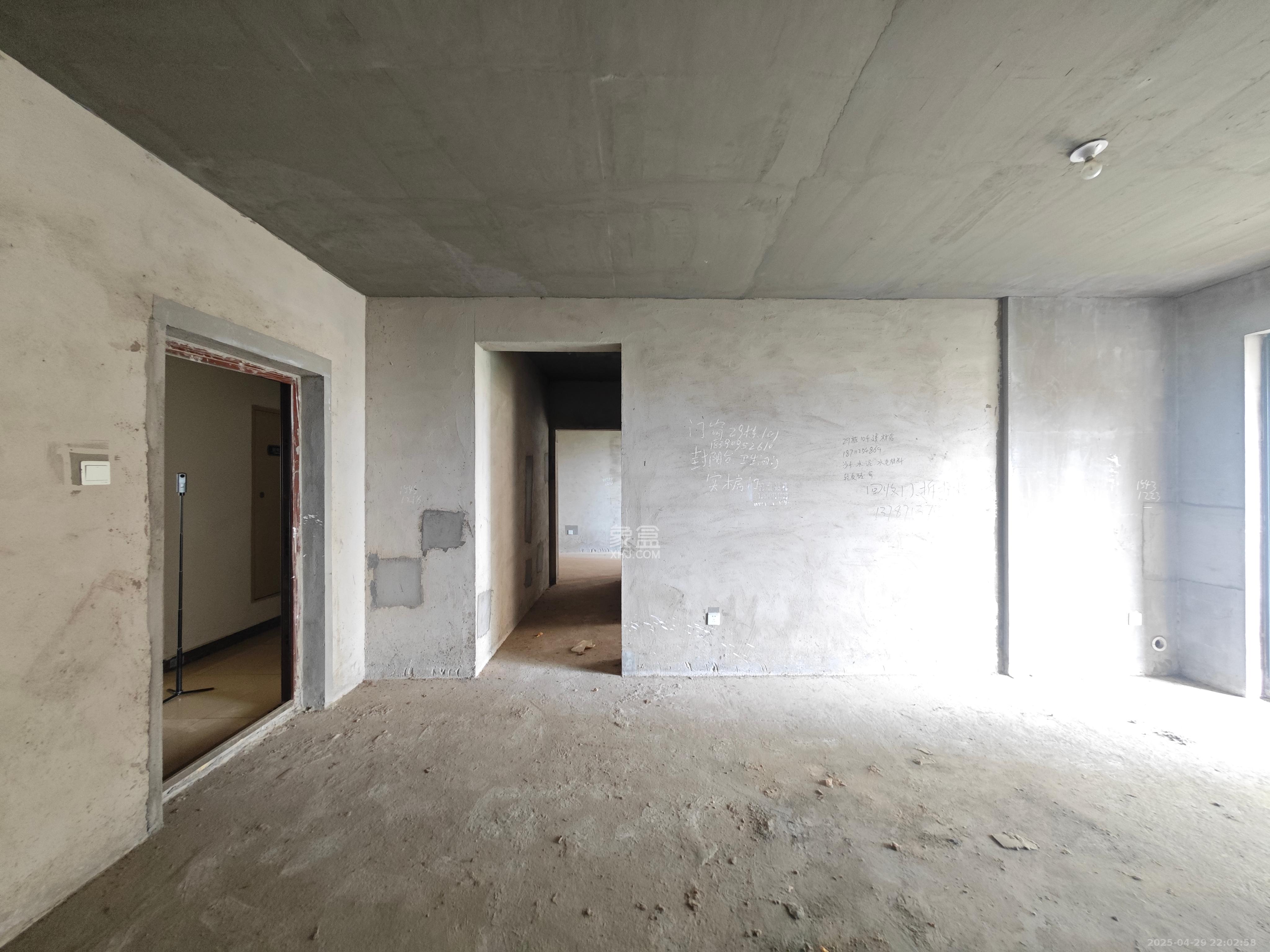 中建嘉和城  3室2厅1卫   84.00万客厅