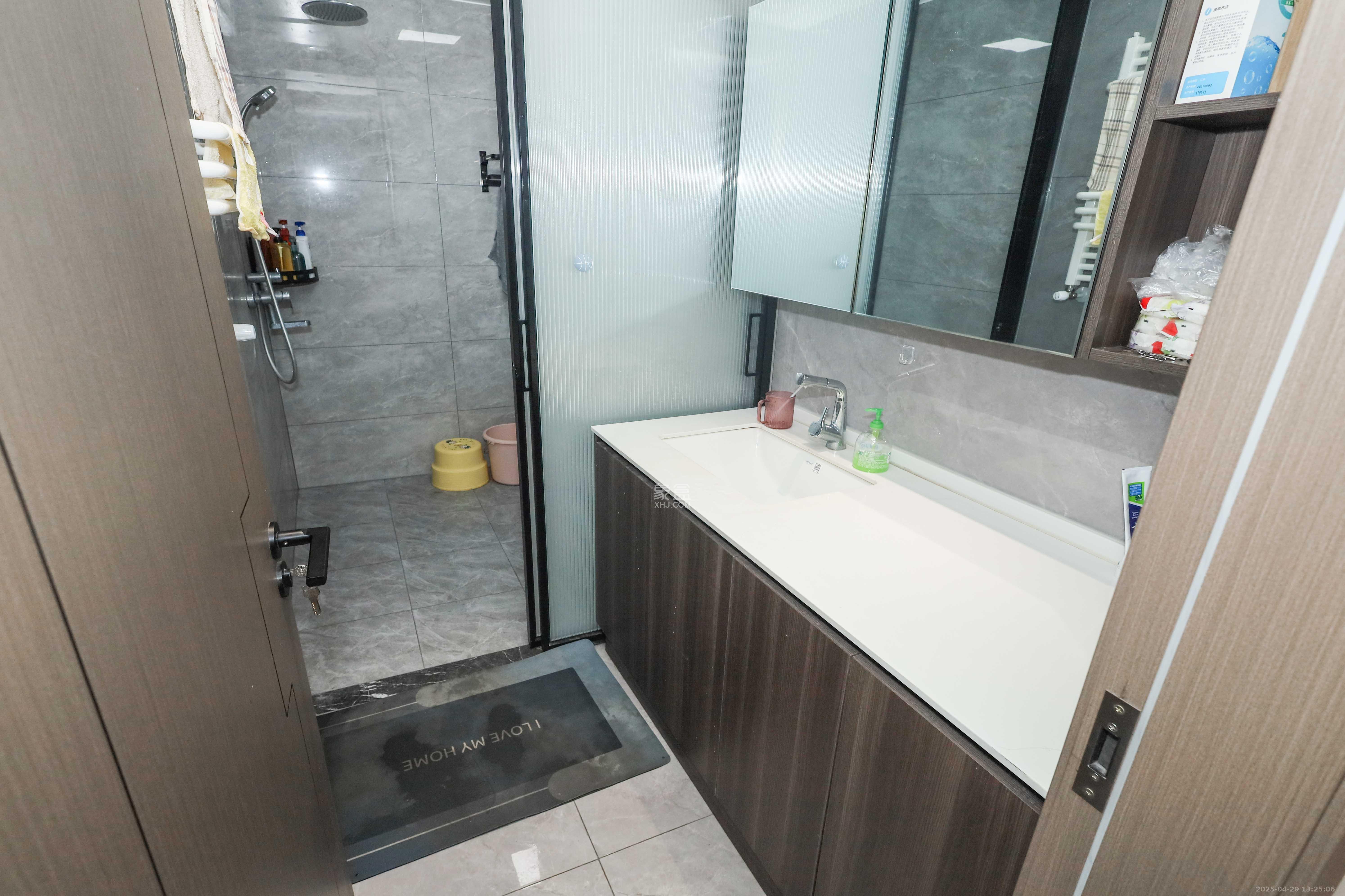 建发央著  4室2厅2卫   388.00万卫生间