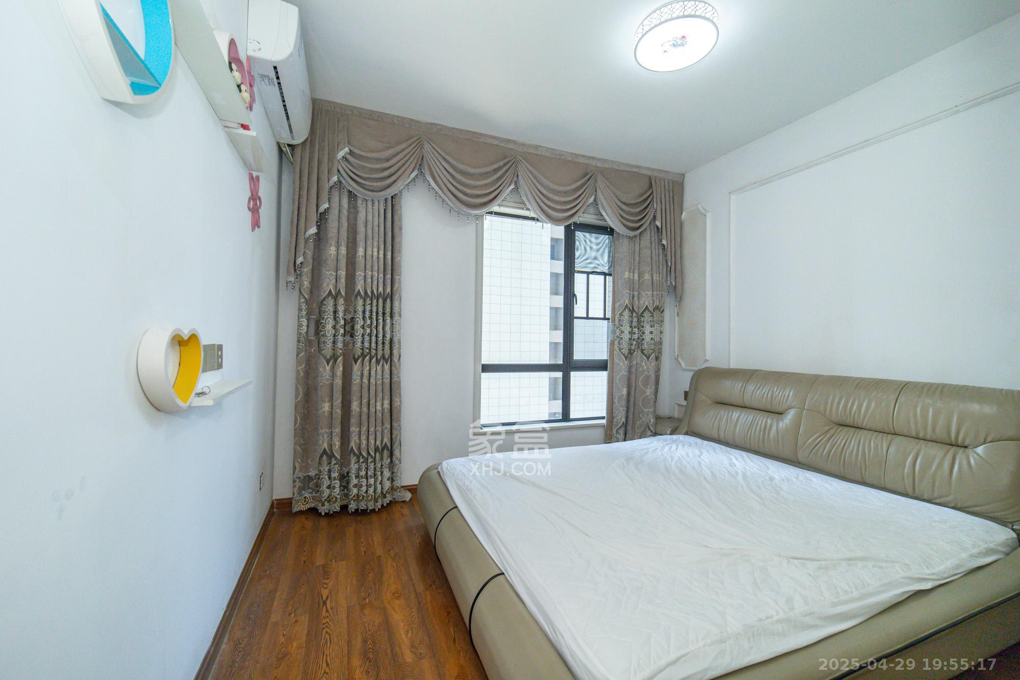 国泰九龙湾 4室2厅2卫 125.0万 国泰九龙湾 4室2厅2卫 125.0万卧室