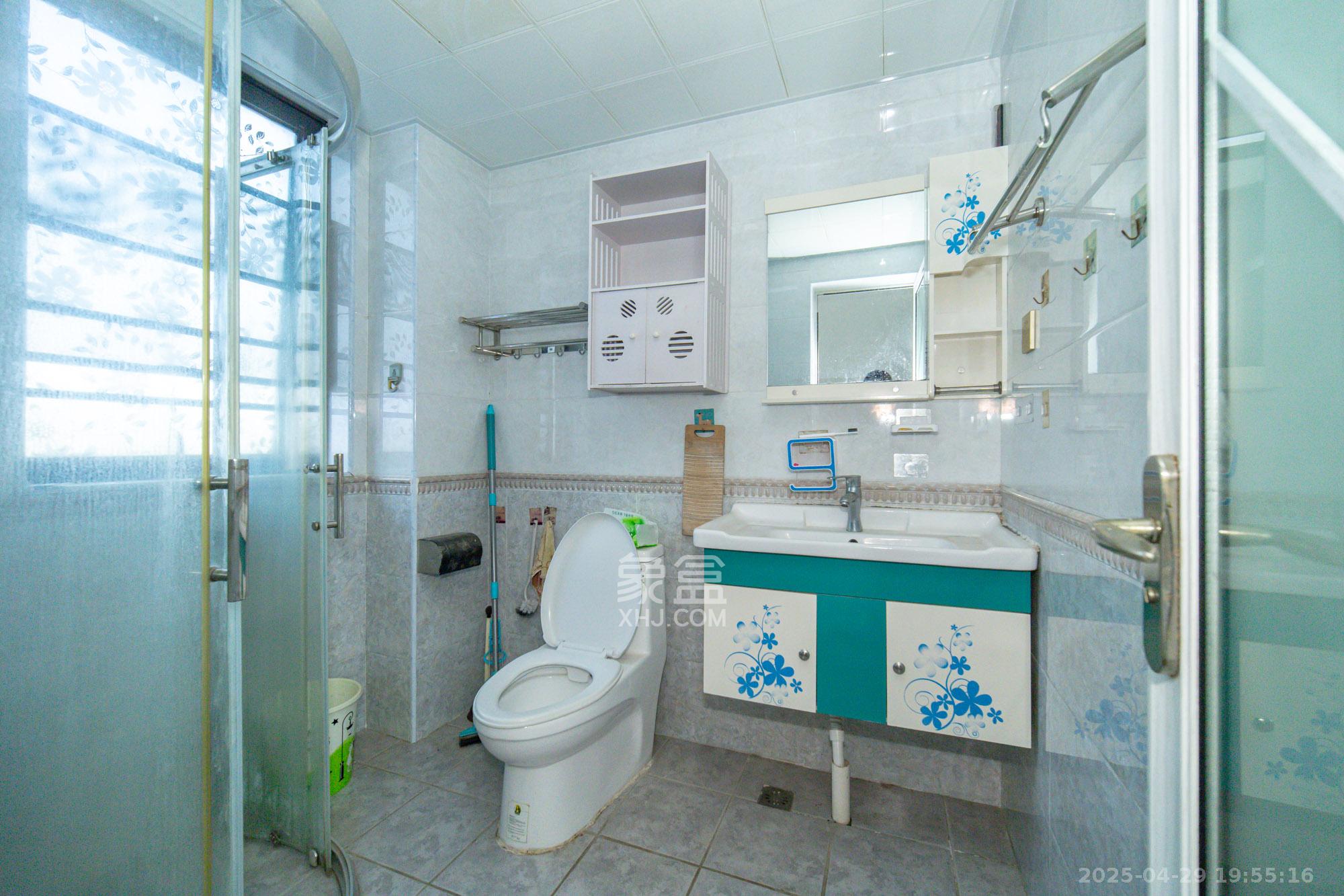 国泰九龙湾 4室2厅2卫 125.0万 国泰九龙湾 4室2厅2卫 125.0万卫生间