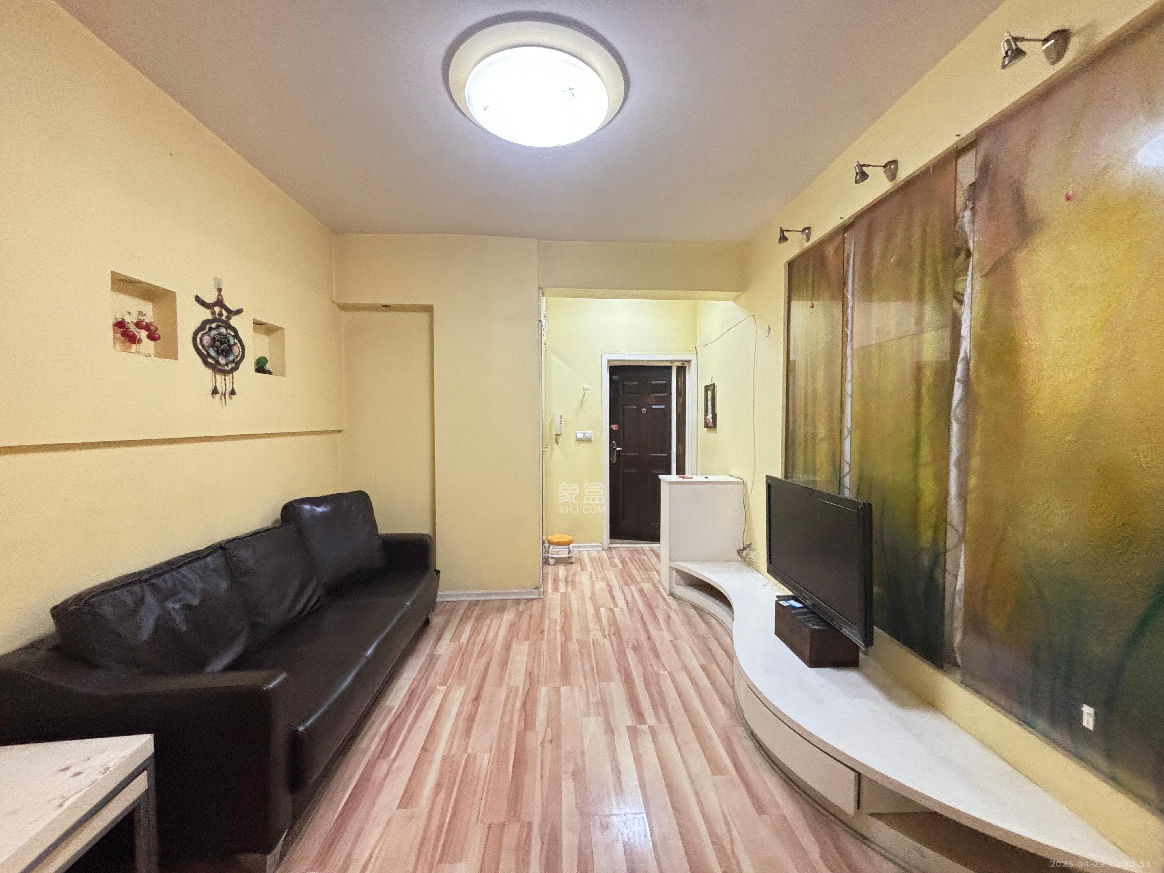 都市春天  1室1厅1卫   1800.00元/月室内图
