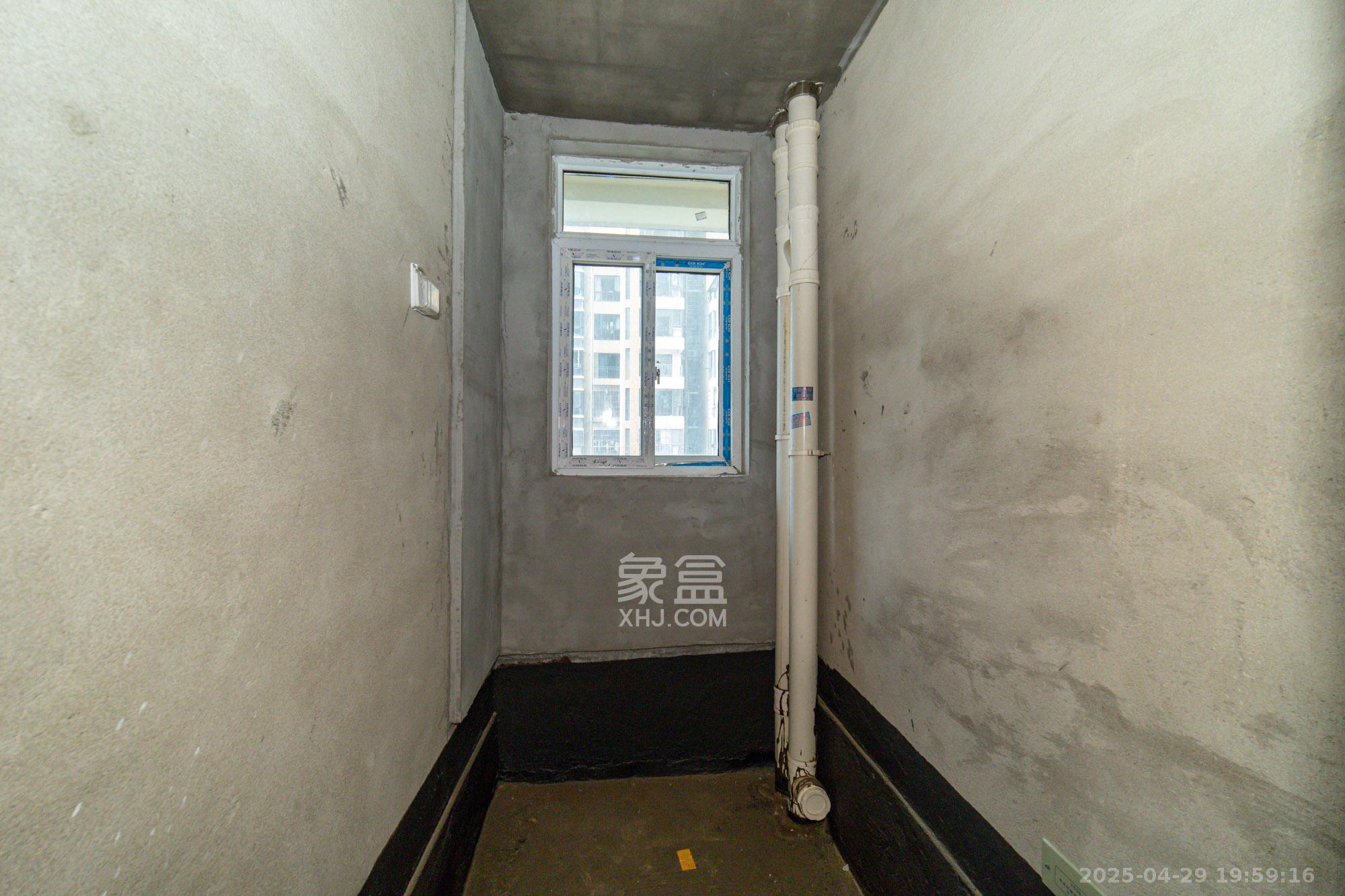 楚天世纪城西苑 4室2厅2卫 95.0万 楚天世纪城西苑 4室2厅2卫 95.0万卫生间