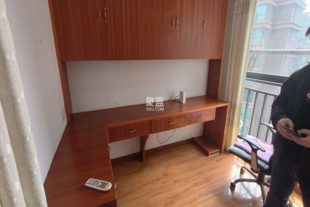 中泰峰境 3室2厅1卫 1800.00元/月 中泰峰境 3室2厅1卫 1800.00元/月室内图