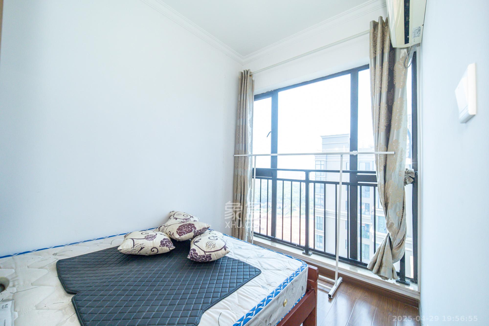 旺德府恺悦国际 3室2厅2卫 90.0万 旺德府恺悦国际 3室2厅2卫 90.0万卧室