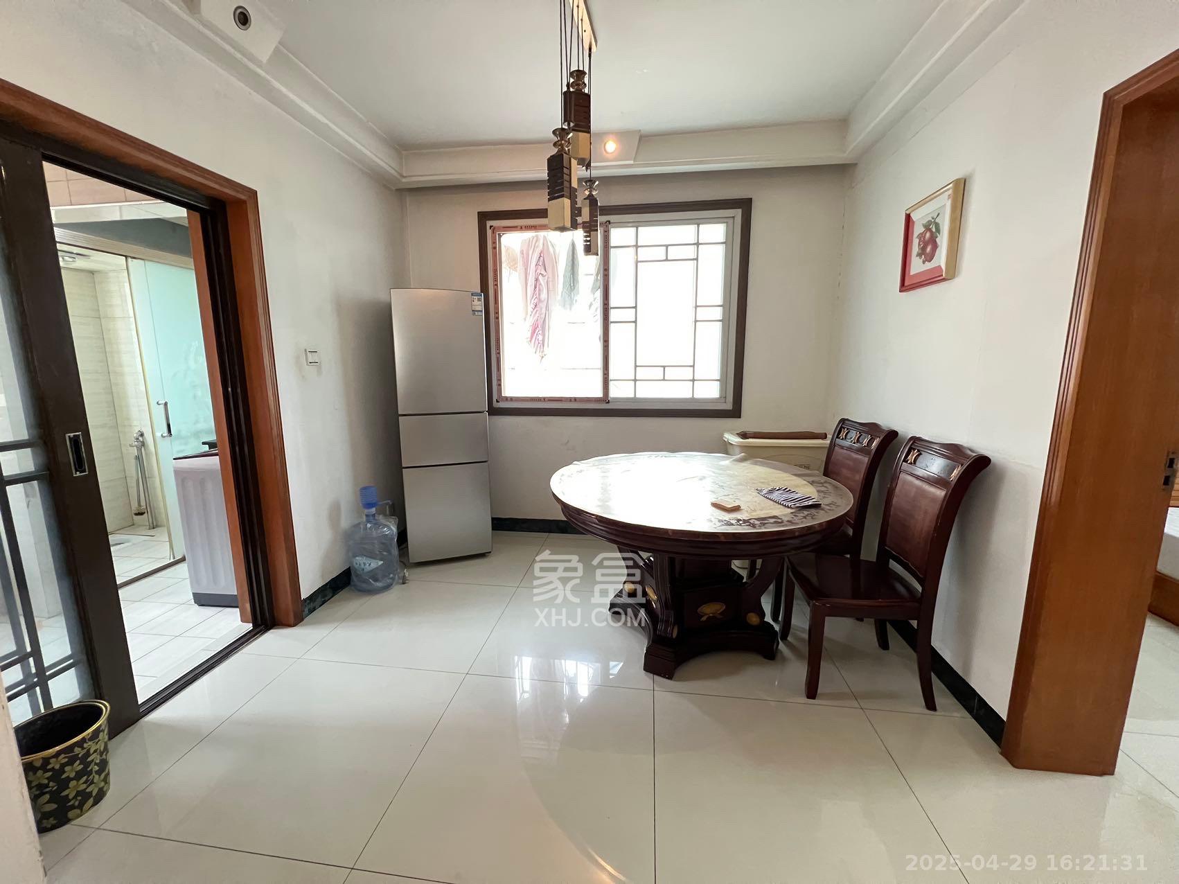 高桥火焰市场 3室2厅1卫 2300.0元/月 高桥火焰市场 3室2厅1卫 2300.0元/月室内图