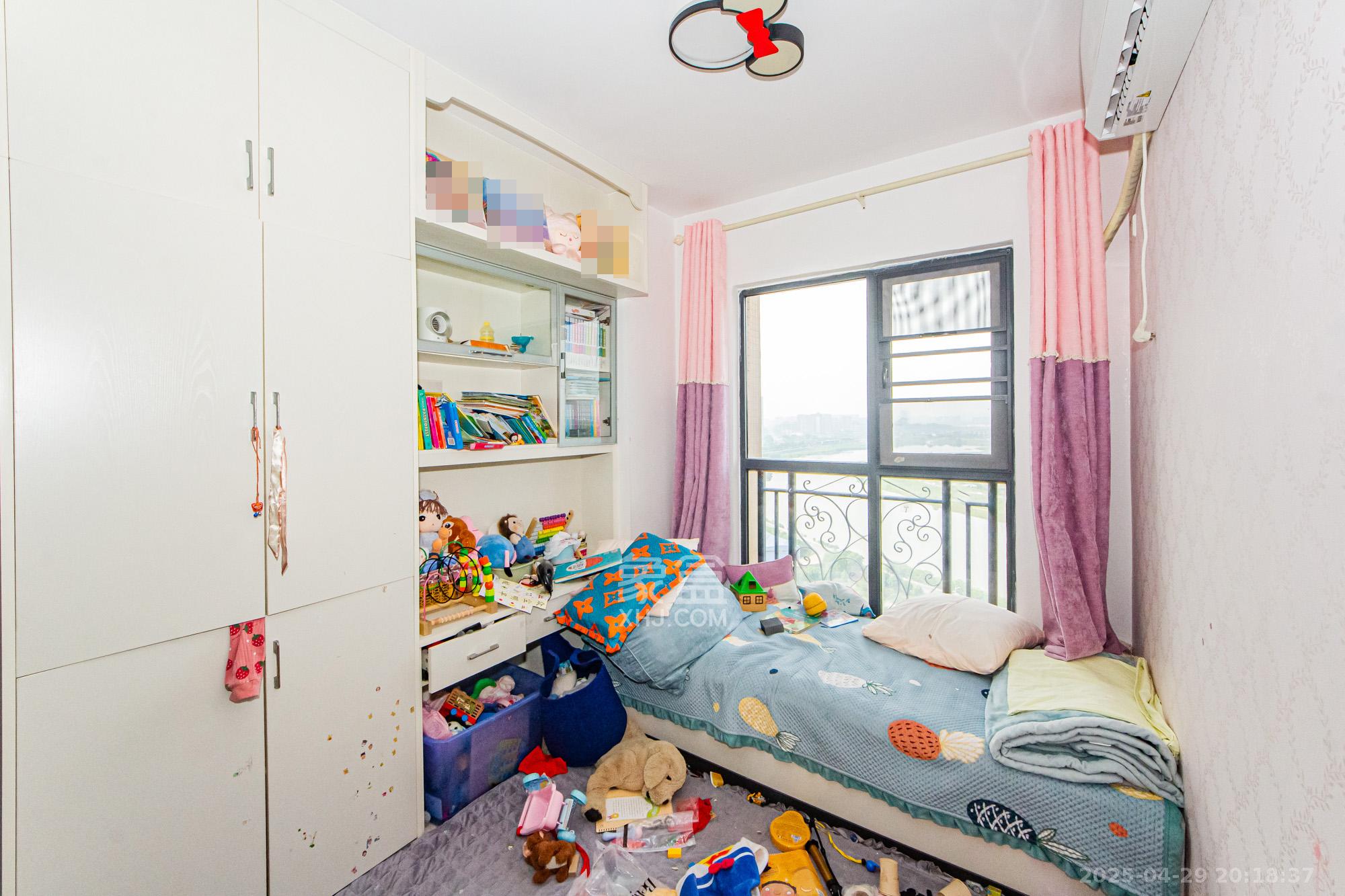 珠江郦城薰衣道  4室2厅2卫    143.0万 珠江郦城薰衣道  4室2厅2卫    143.0万卧室