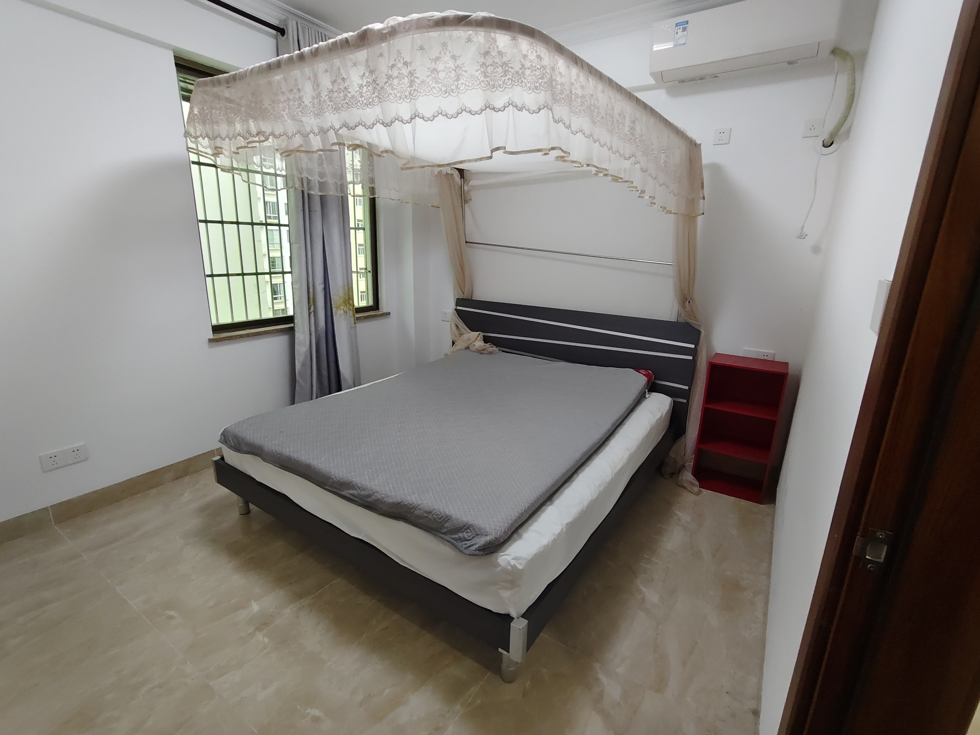 崇华小区 4室2厅2卫 3300.0元/月 崇华小区 4室2厅2卫 3300.0元/月室内图