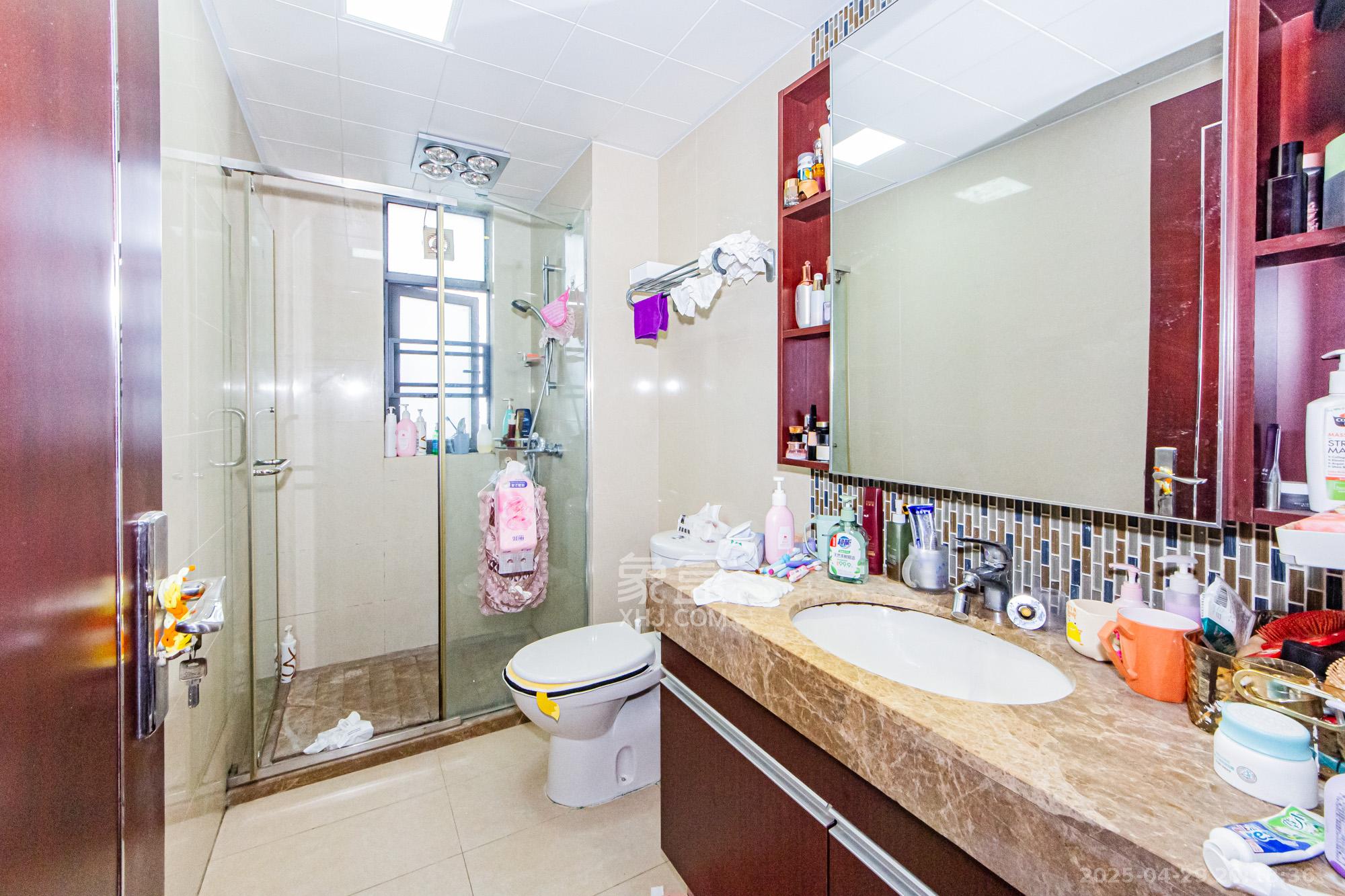 珠江郦城薰衣道  4室2厅2卫    143.0万 珠江郦城薰衣道  4室2厅2卫    143.0万卫生间