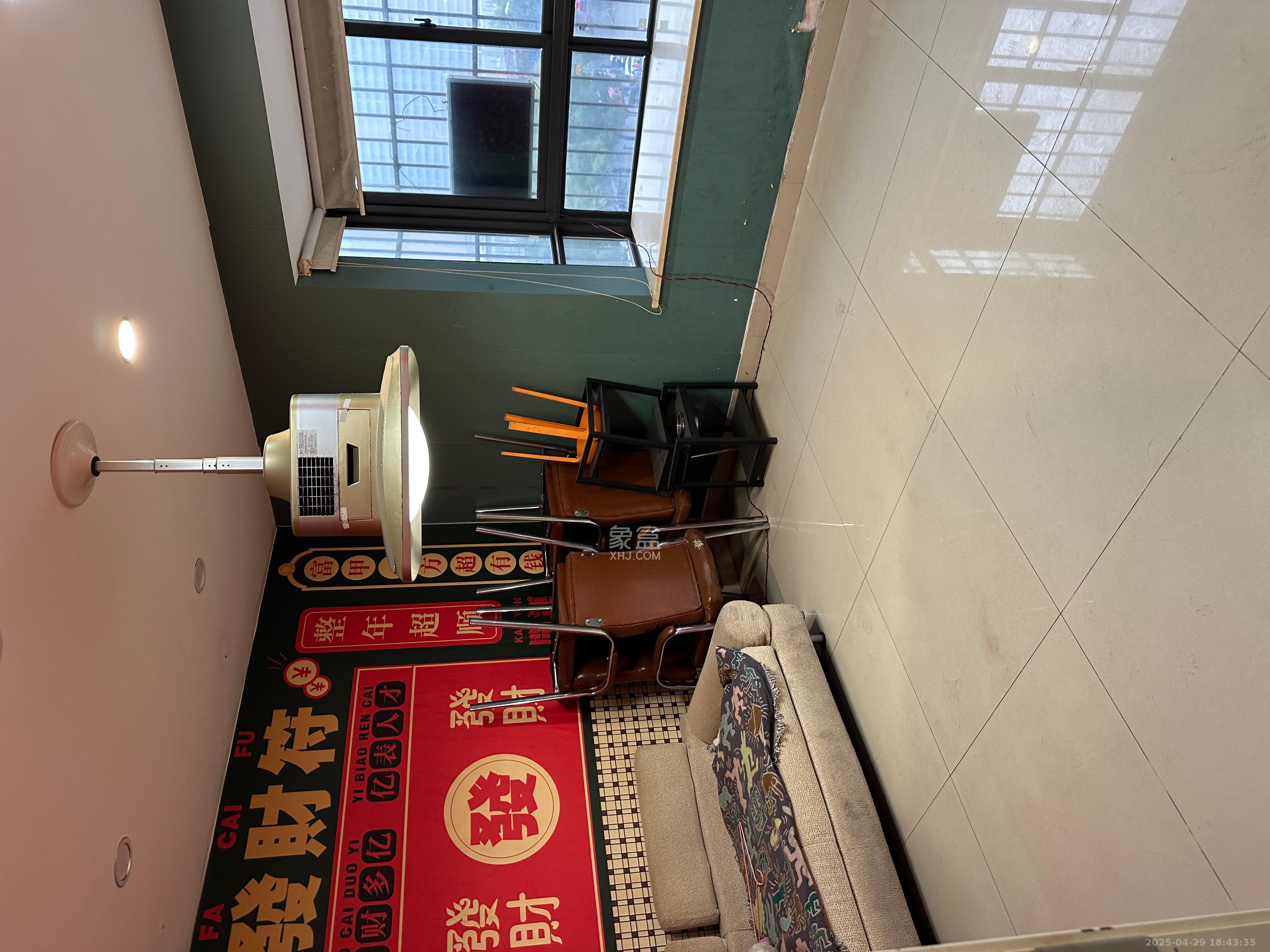 华城广场 5室1厅1卫 3300.0元/月 华城广场 5室1厅1卫 3300.0元/月室内图