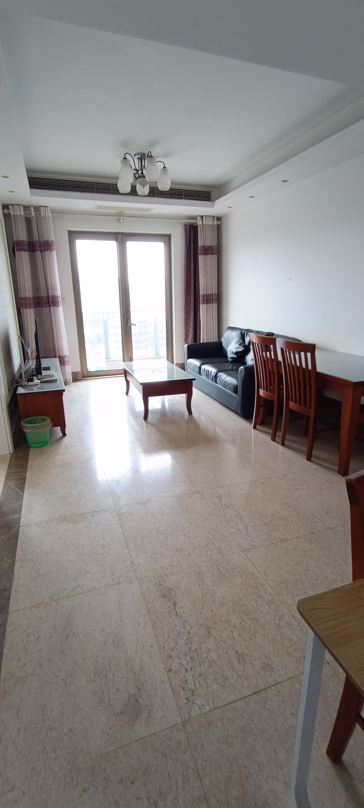 外滩中心 1室1厅1卫 2600.0元/月 外滩中心 1室1厅1卫 2600.0元/月室内图