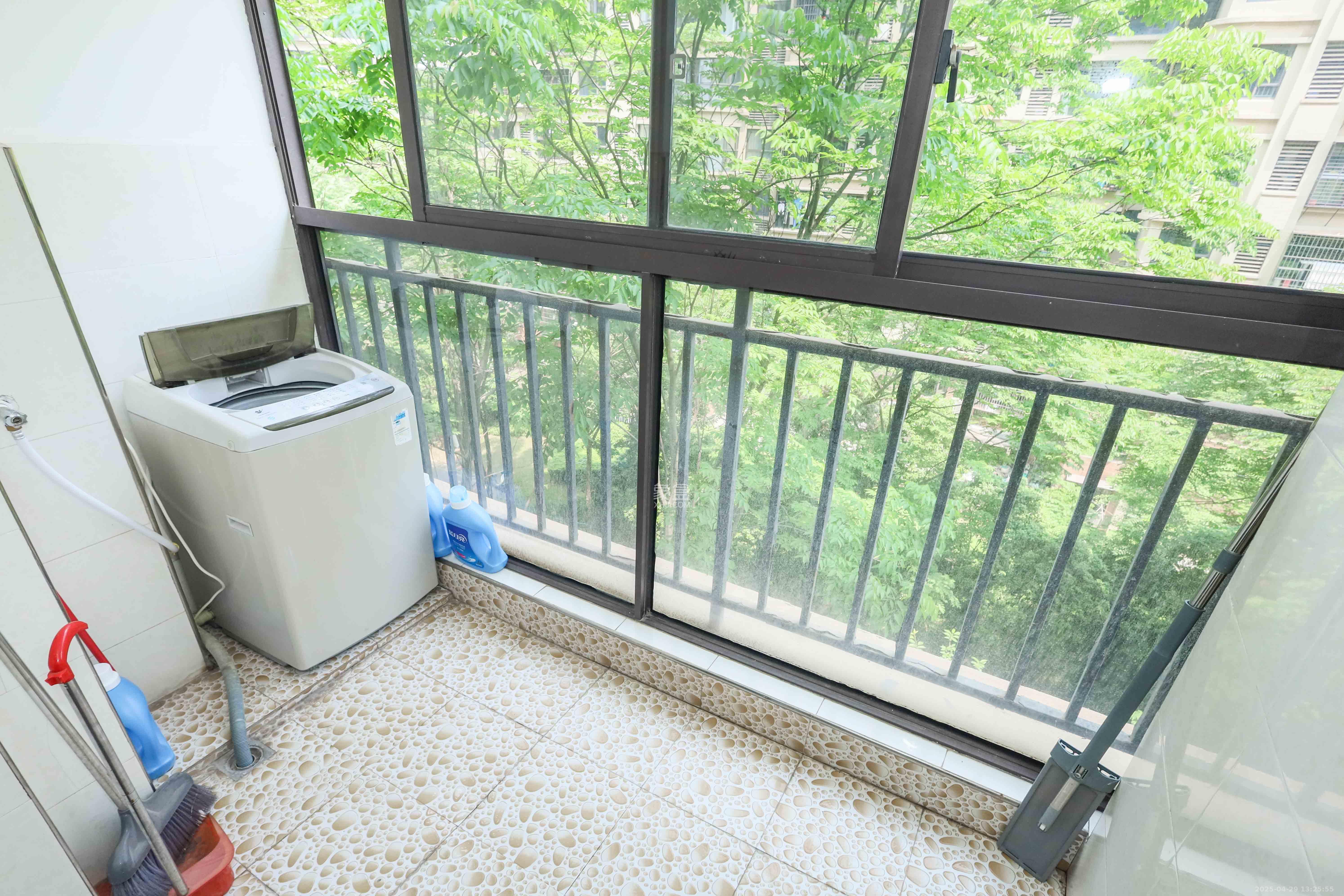 保利麓谷林语F区  3室2厅1卫    92.0万阳台