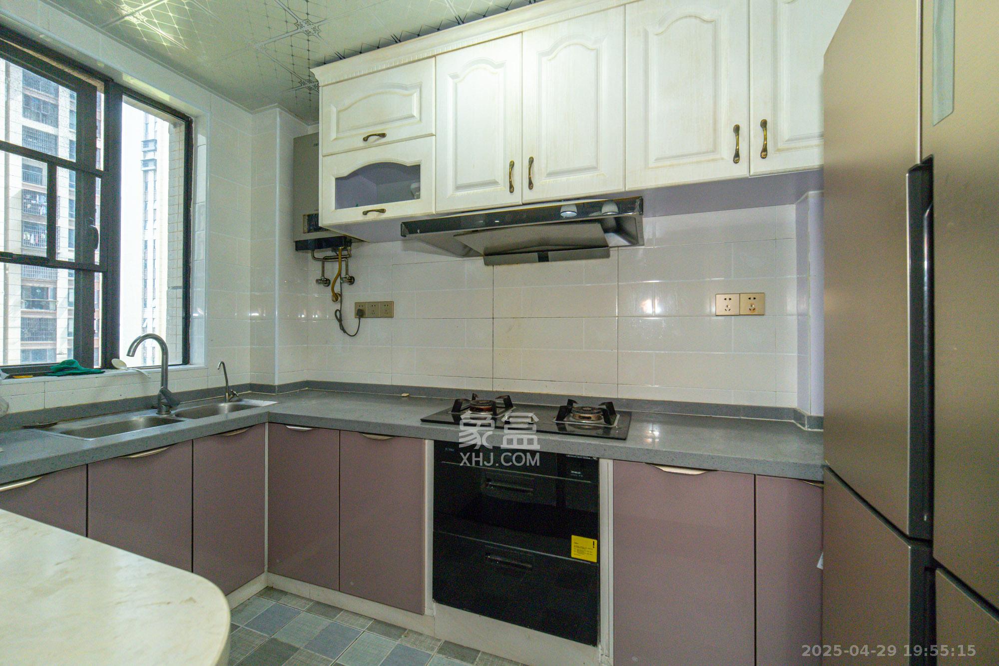 国泰九龙湾 4室2厅2卫 125.0万 国泰九龙湾 4室2厅2卫 125.0万厨房