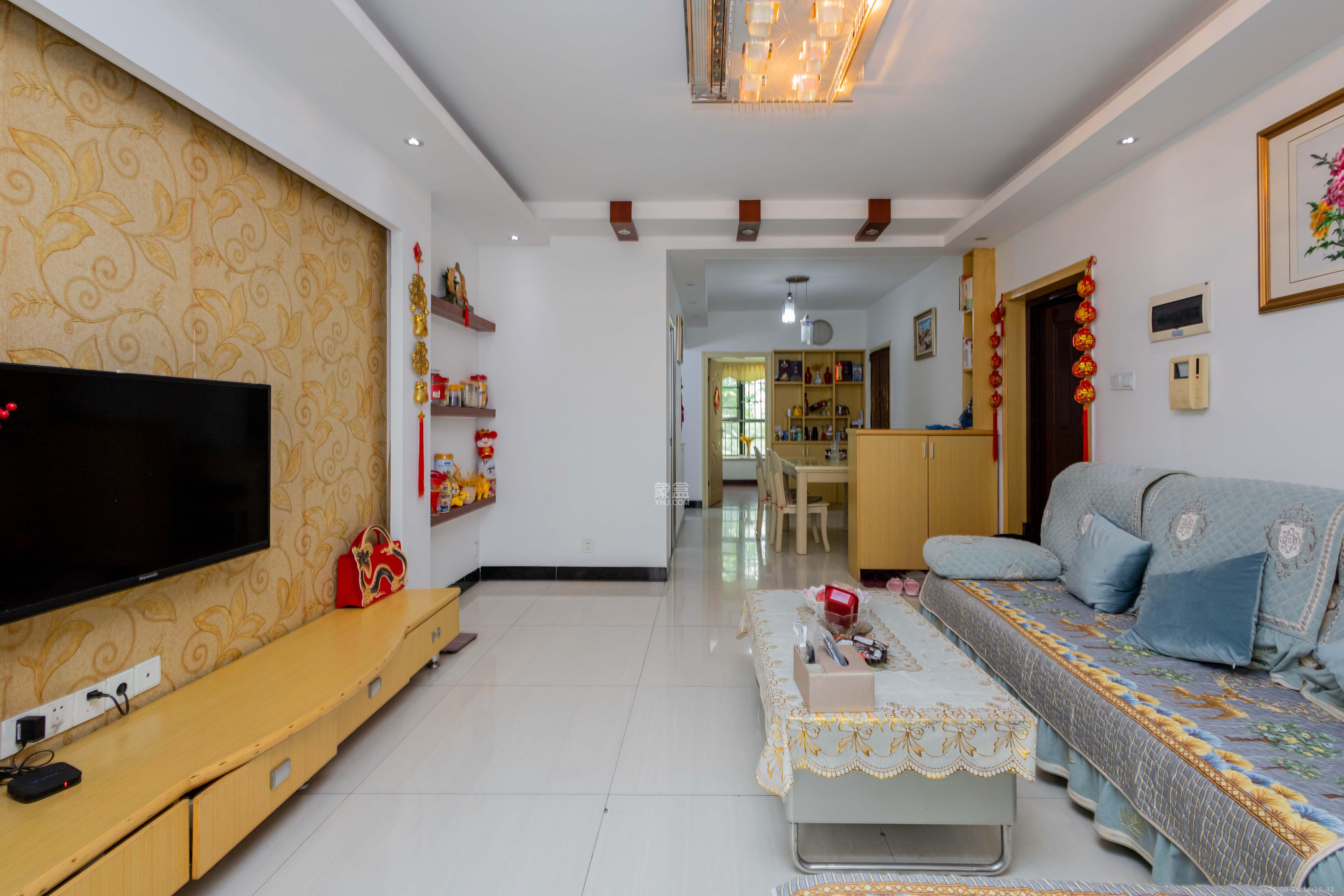 东岸锦城(东方人家)  3室2厅1卫    76.0万 东岸锦城(东方人家)  3室2厅1卫    76.0万客厅