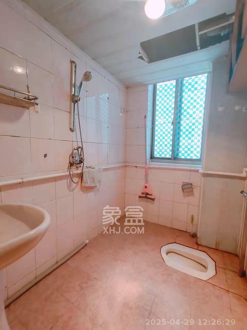 湖南省疾控中心宿舍  2室2厅1卫    2600.0元/月 湖南省疾控中心宿舍  2室2厅1卫    2600.0元/月室内图