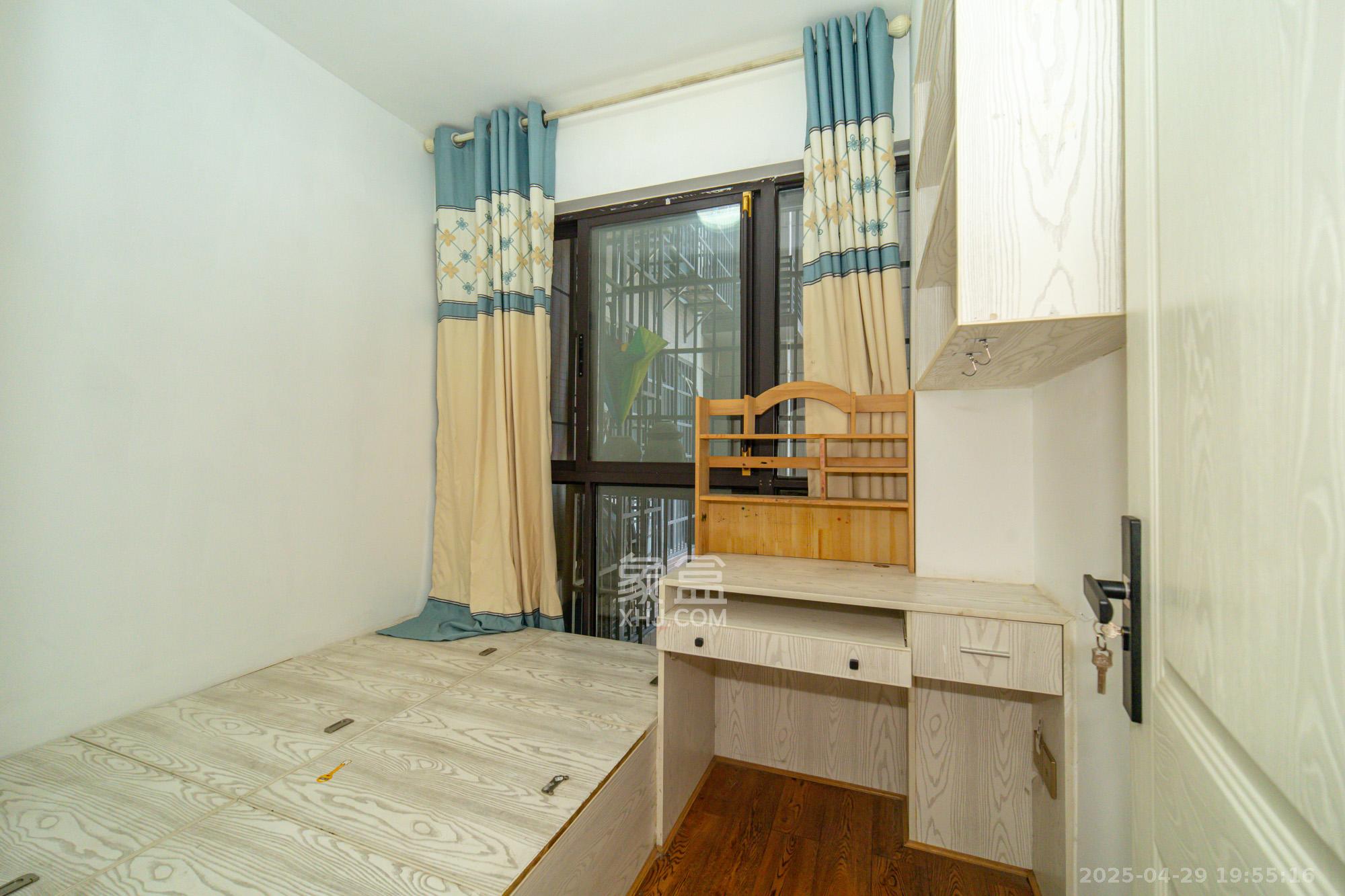 国泰九龙湾 4室2厅2卫 125.0万 国泰九龙湾 4室2厅2卫 125.0万卧室