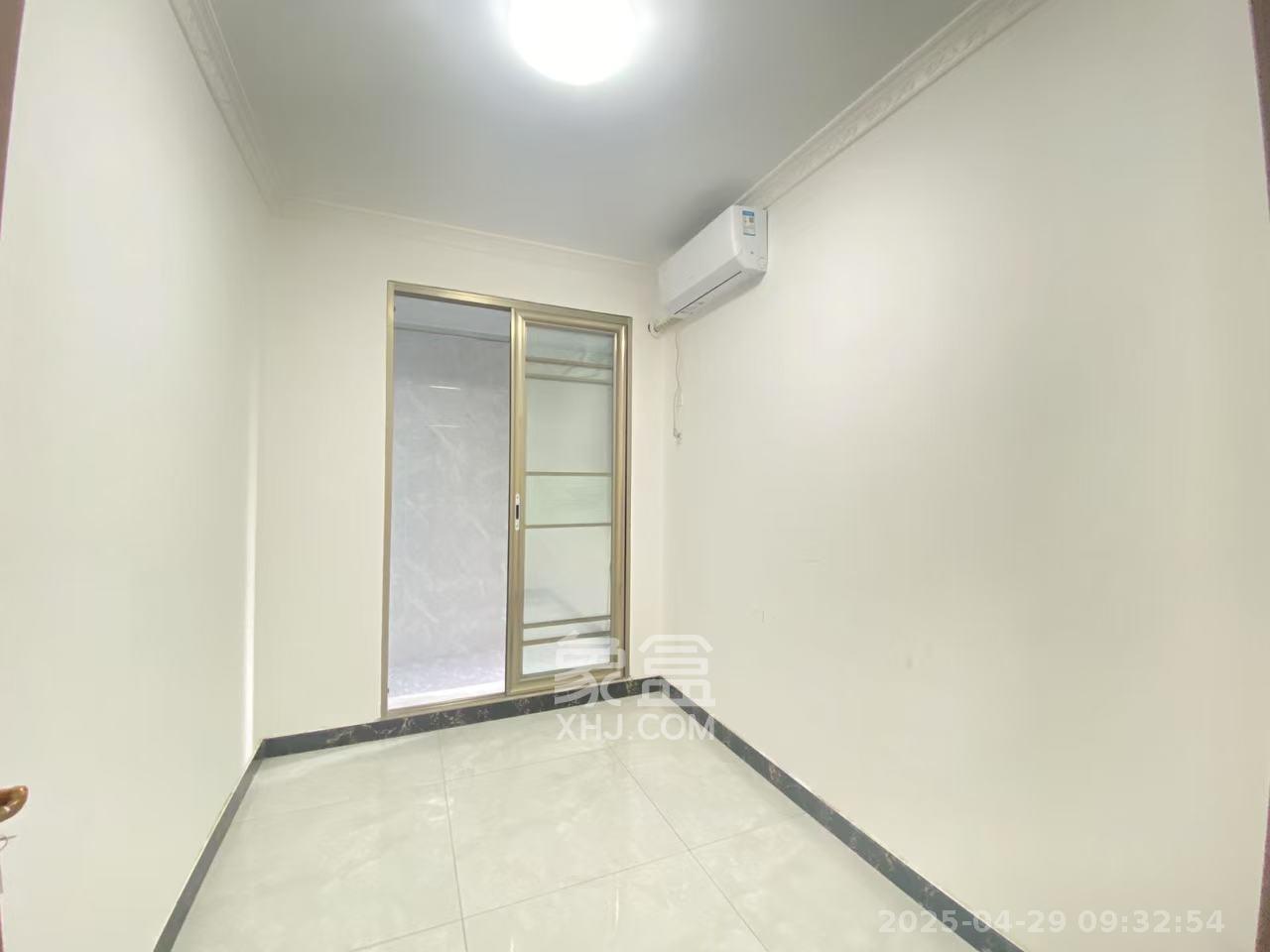 卓越蔚蓝城邦  3室2厅1卫   2000.00元/月室内图