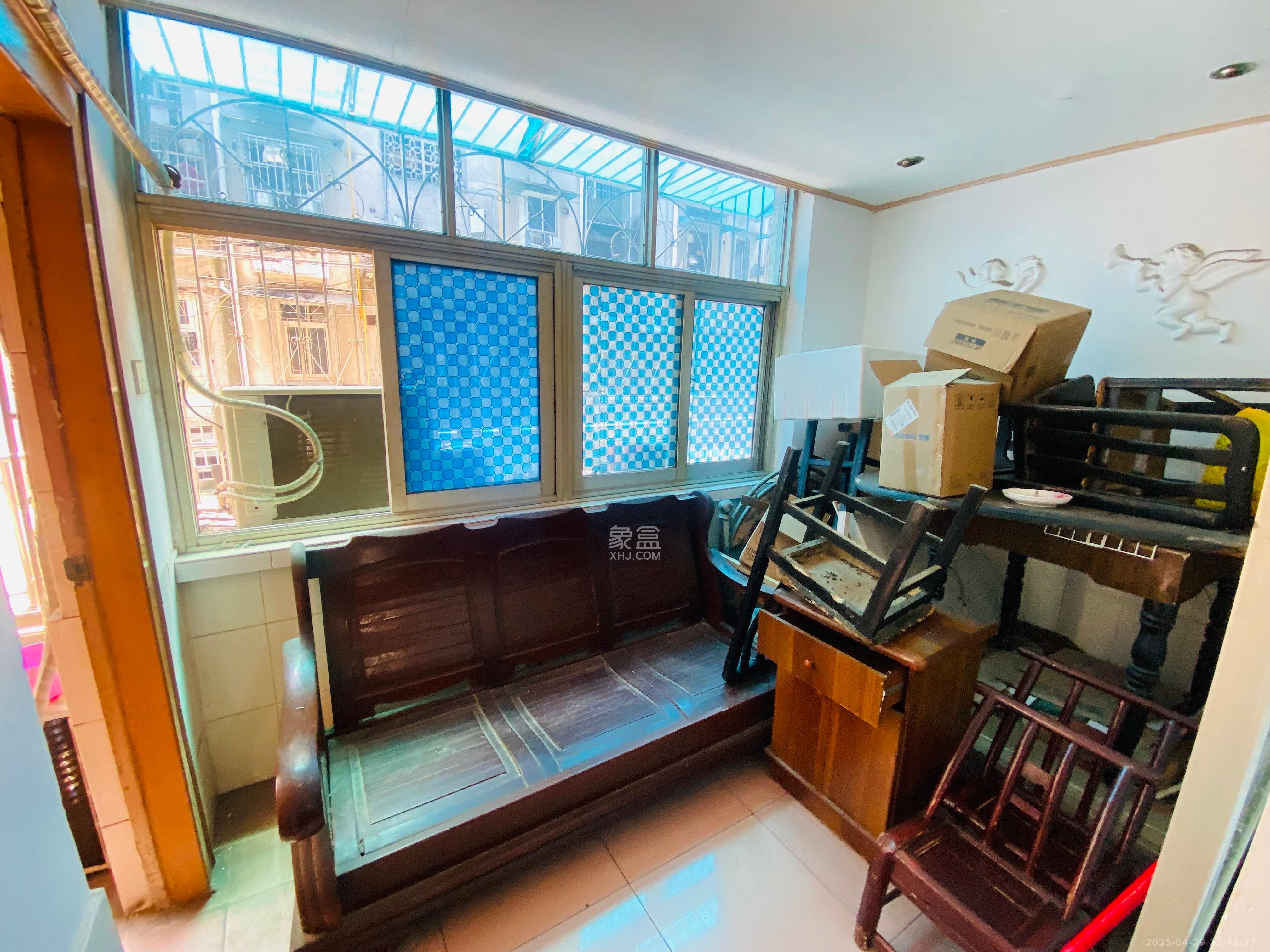 解放四村石子冲 2室1厅1卫 1500.0元/月 解放四村石子冲 2室1厅1卫 1500.0元/月室内图