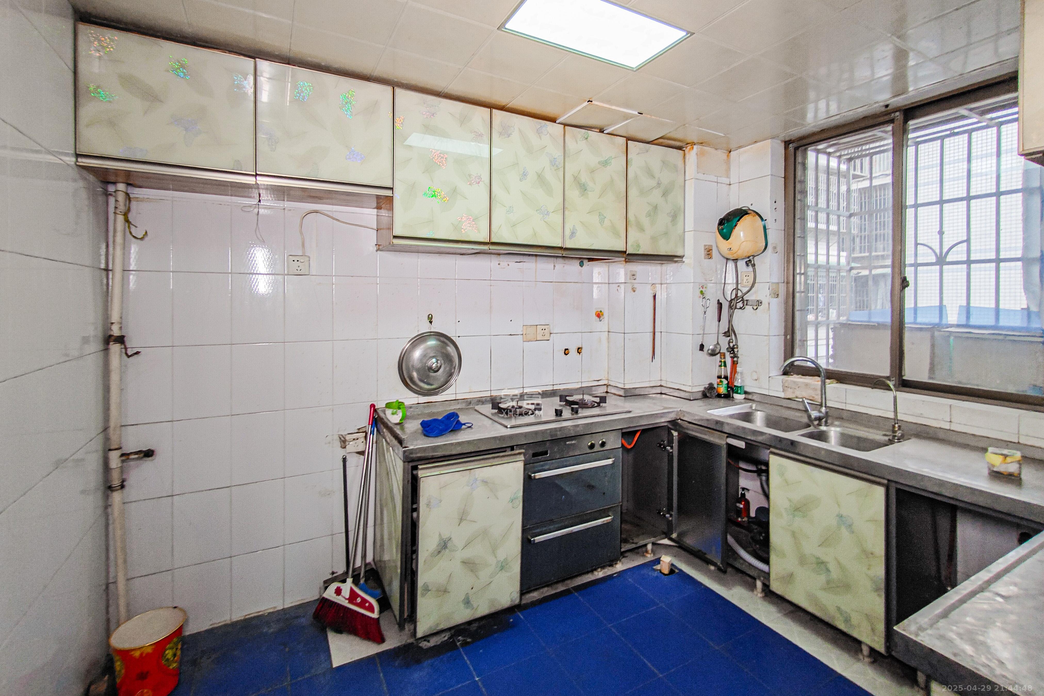 杨铭园  4室2厅2卫    88.0万 杨铭园  4室2厅2卫    88.0万厨房