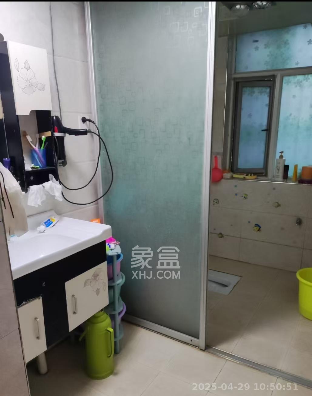 新蕾品阁居  4室2厅2卫    2500.0元/月室内图