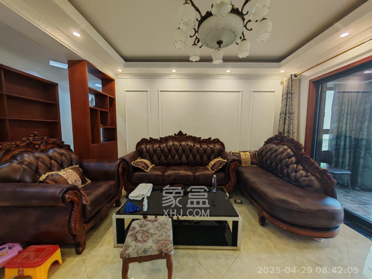 达美D6区  4室2厅2卫   3500.00元/月室内图
