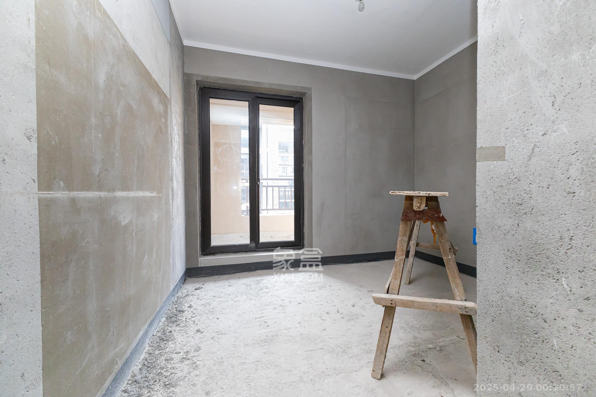 时代建发和著  5室2厅2卫   300.00万卧室
