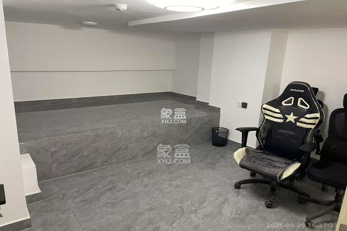 奥克斯滨仕花园(奥克斯洋湖广场/奥克斯中心)  2室2厅1卫    3500.0元/月 奥克斯滨仕花园(奥克斯洋湖广场/奥克斯中心)  2室2厅1卫    3500.0元/月室内图