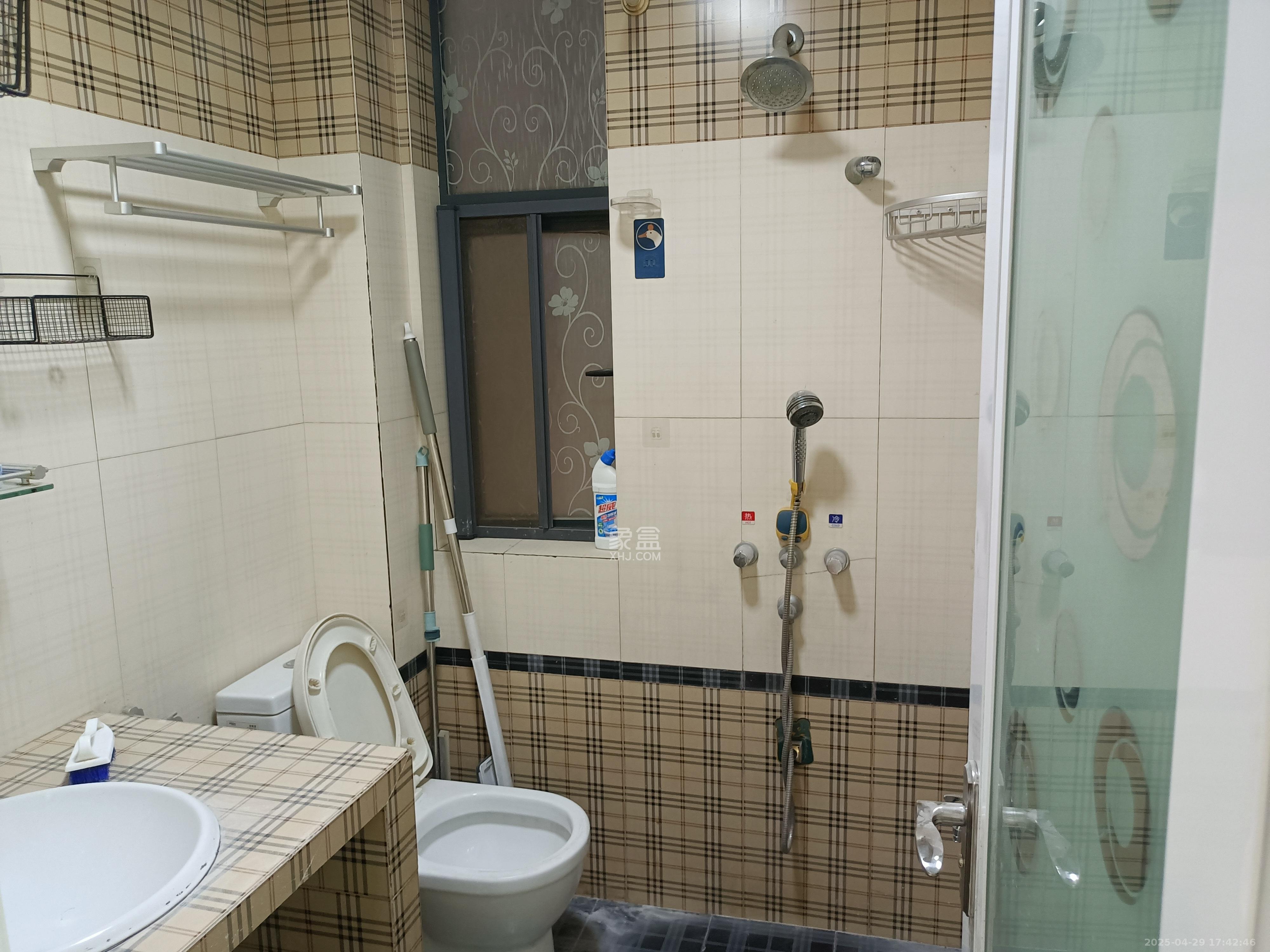 五一大道202(中环壹世界) 2室2厅1卫 3000.0元/月 五一大道202(中环壹世界) 2室2厅1卫 3000.0元/月室内图