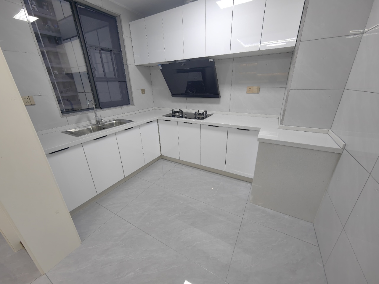 保利时光印象 4室2厅2卫 2380.0元/月 保利时光印象 4室2厅2卫 2380.0元/月室内图