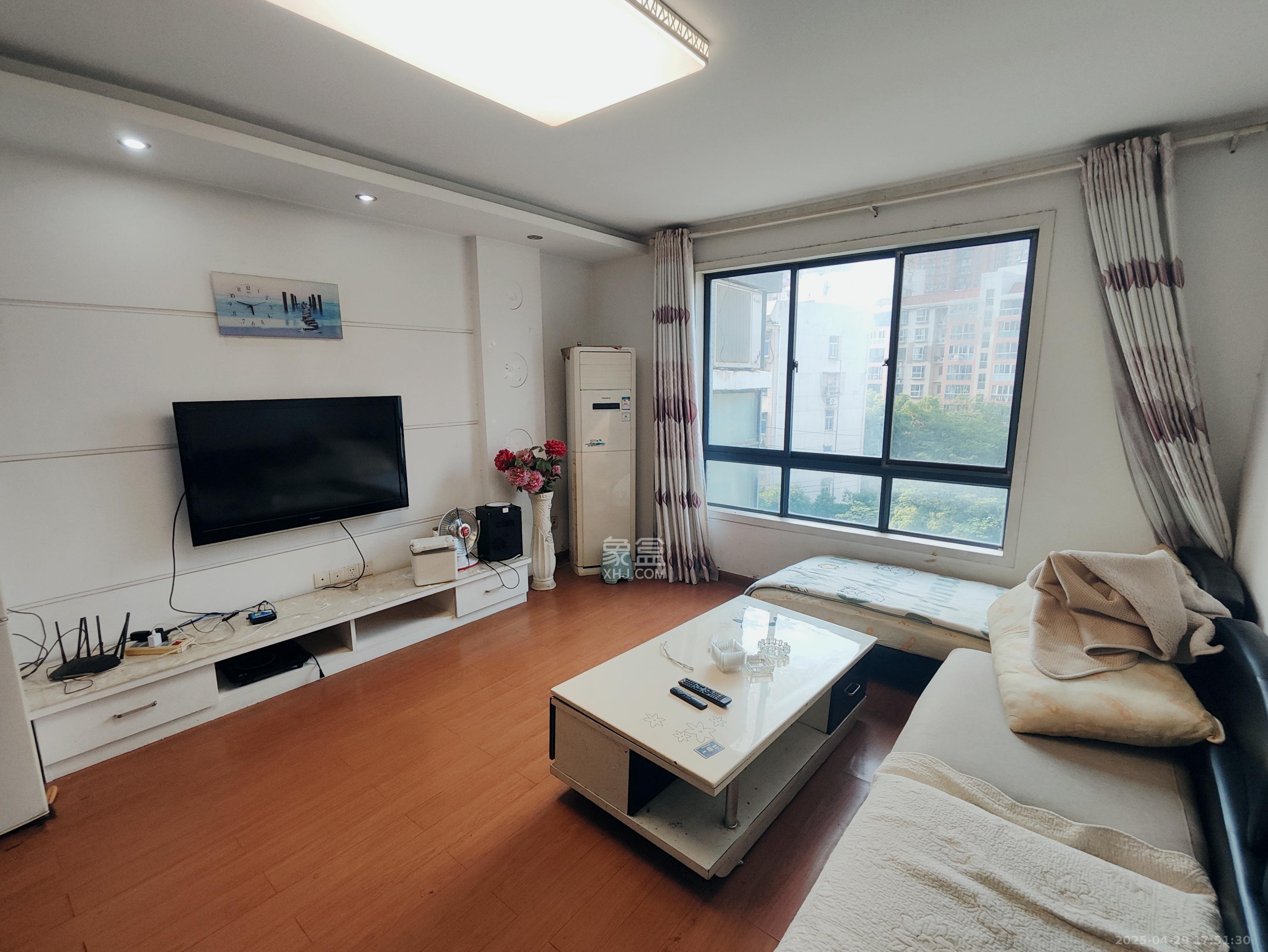融橙上品  3室2厅2卫    2300.0元/月室内图1