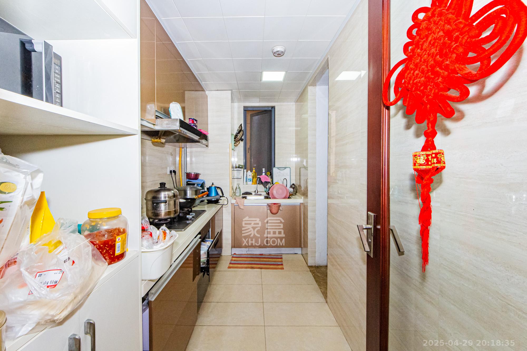 珠江郦城薰衣道  4室2厅2卫    143.0万 珠江郦城薰衣道  4室2厅2卫    143.0万厨房