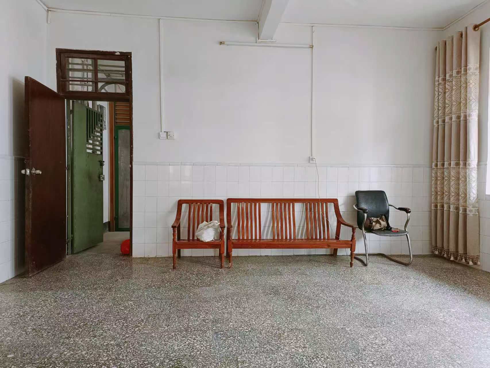 市公安局大同里宿舍区(大同一横路2号单位宿舍) 3室2厅1卫 2100.0元/月 市公安局大同里宿舍区(大同一横路2号单位宿舍) 3室2厅1卫 2100.0元/月室内图