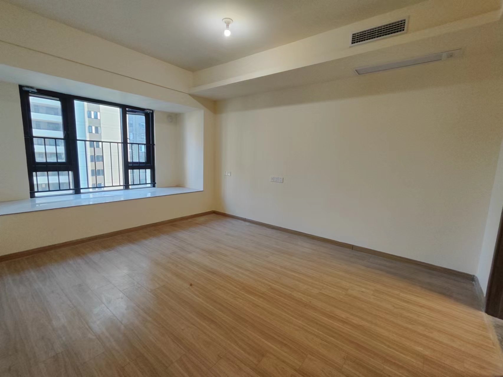 碧桂园翘楚棠 1室0厅0卫 63.8万 碧桂园翘楚棠 1室0厅0卫 63.8万客厅