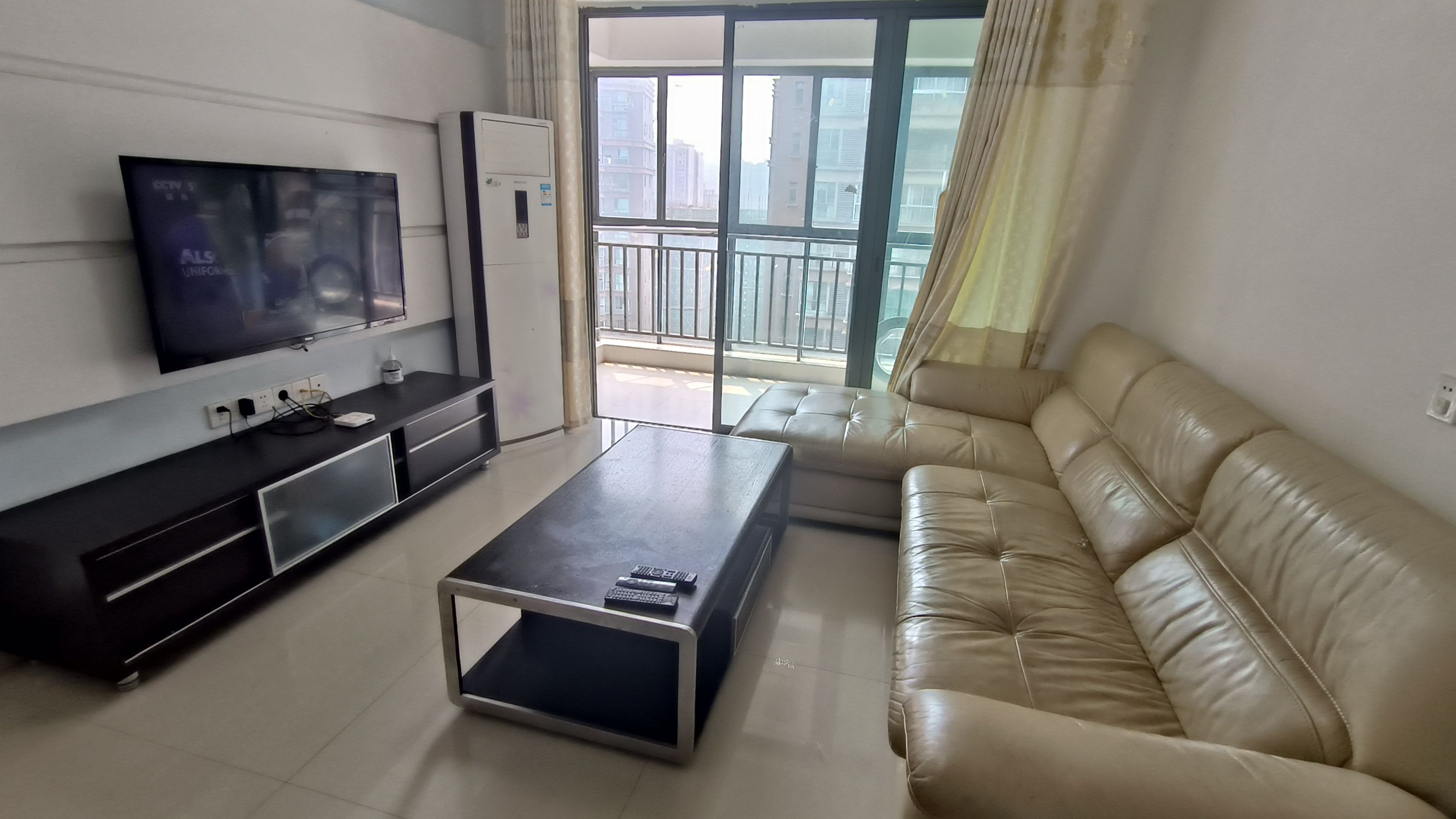 中泰峰境 3室2厅1卫 1800.00元/月 中泰峰境 3室2厅1卫 1800.00元/月室内图