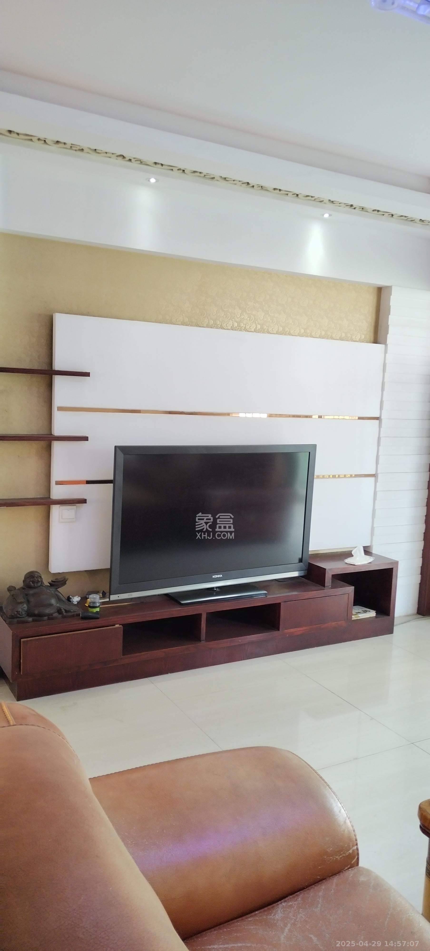 莲湖汽配城  4室2厅2卫   2800.00元/月室内图
