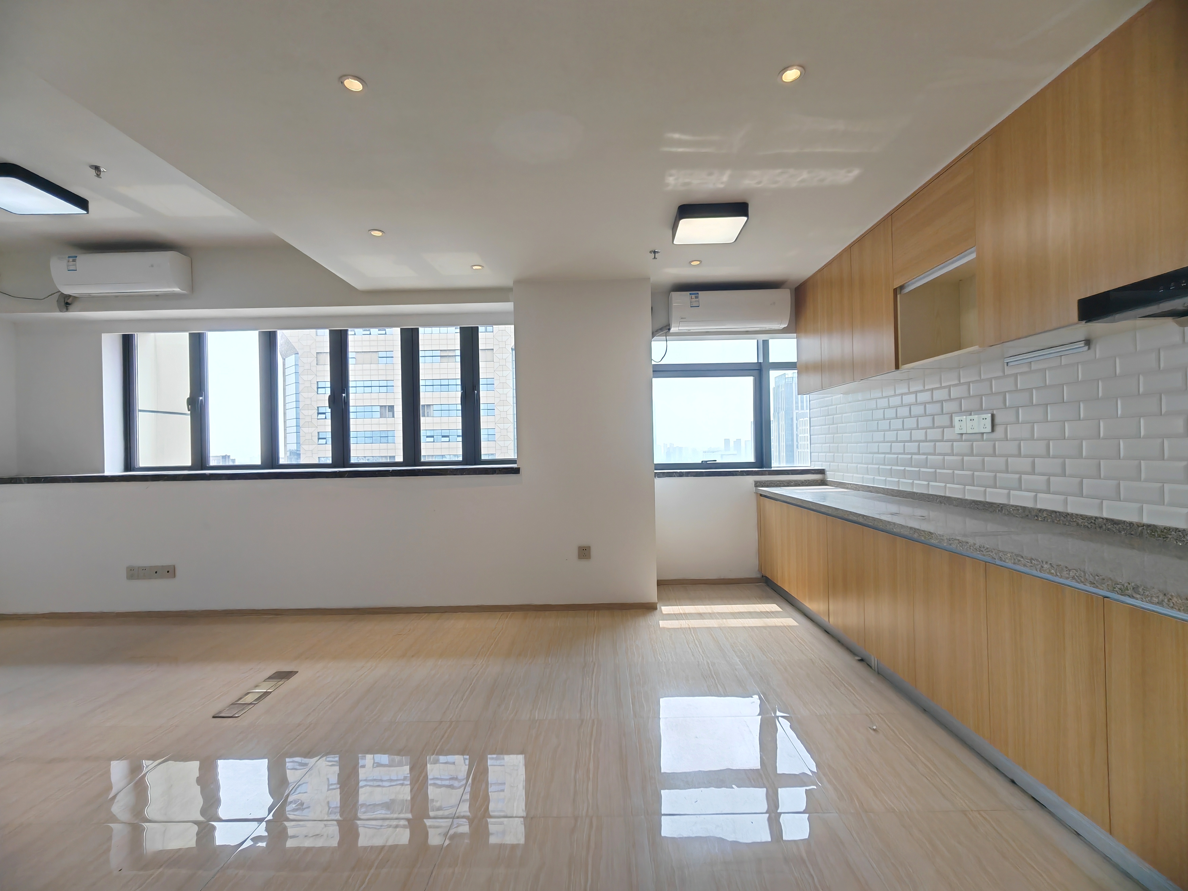 海航豪庭北苑 1室1厅1卫 120.0万 海航豪庭北苑 1室1厅1卫 120.0万客厅