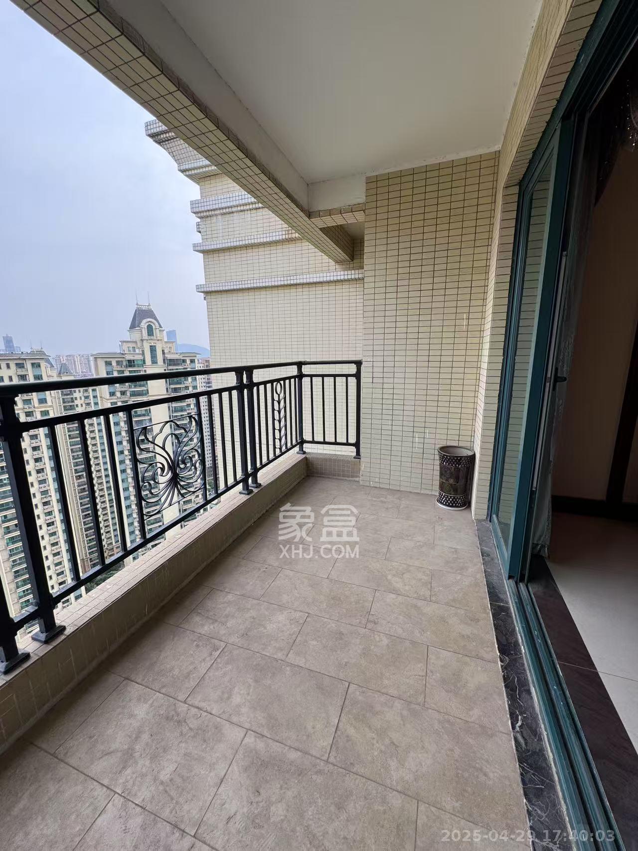 恒大御景湾 3室2厅2卫 3300.0元/月 恒大御景湾 3室2厅2卫 3300.0元/月室内图