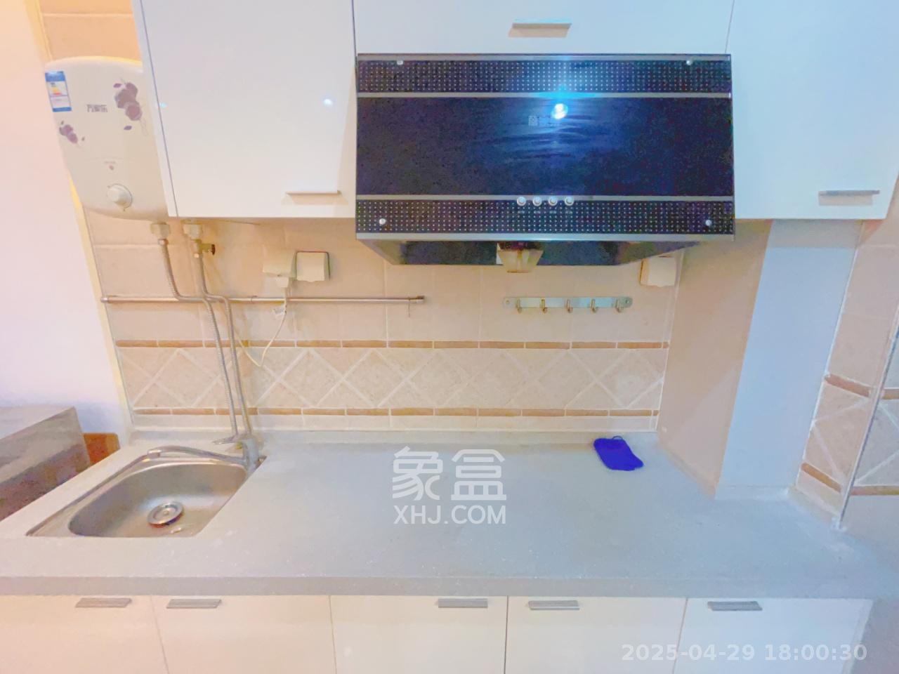 昊天大厦 1室1厅1卫 2300.0元/月 昊天大厦 1室1厅1卫 2300.0元/月室内图