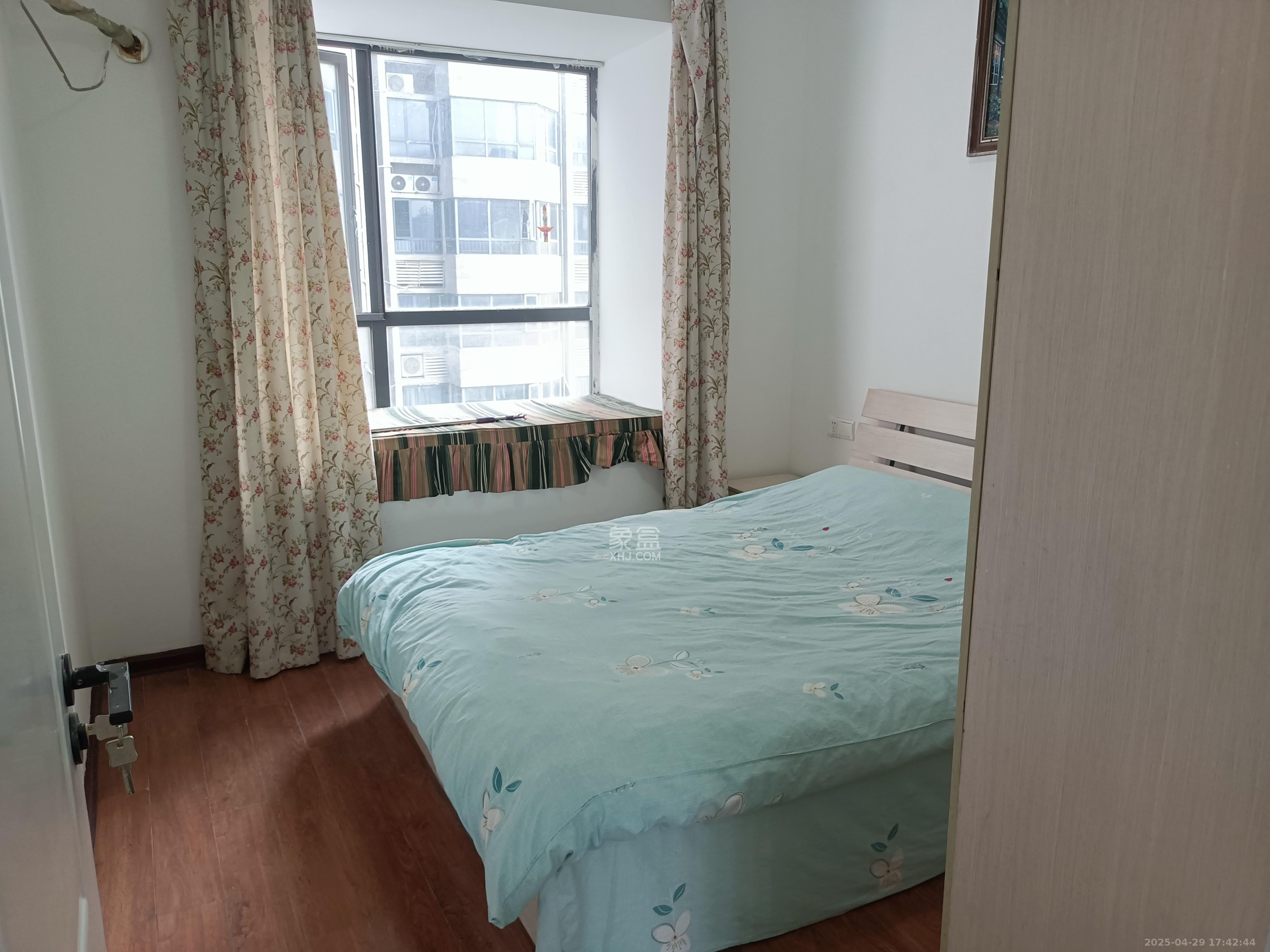 五一大道202(中环壹世界) 2室2厅1卫 3000.0元/月 五一大道202(中环壹世界) 2室2厅1卫 3000.0元/月室内图