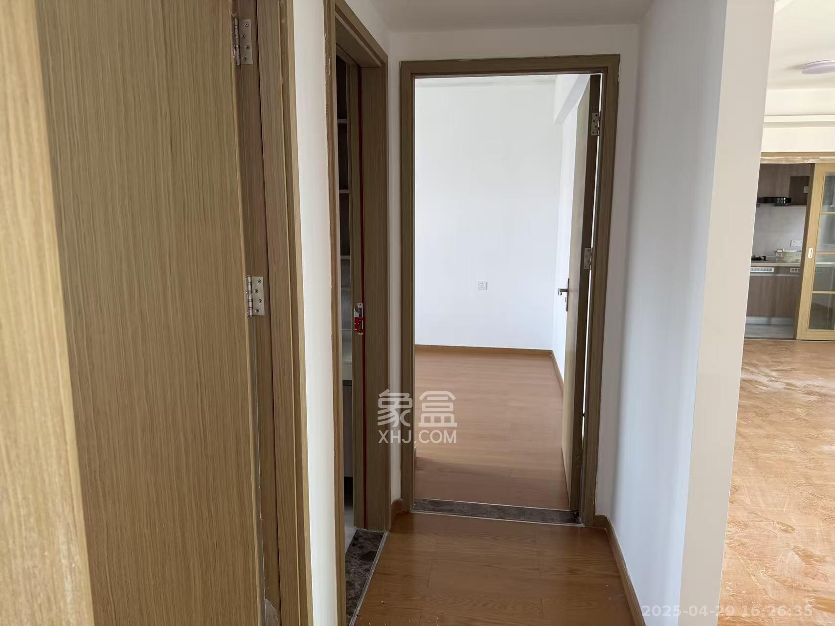 清控湖山雅居北区  4室2厅2卫   2700.00元/月室内图