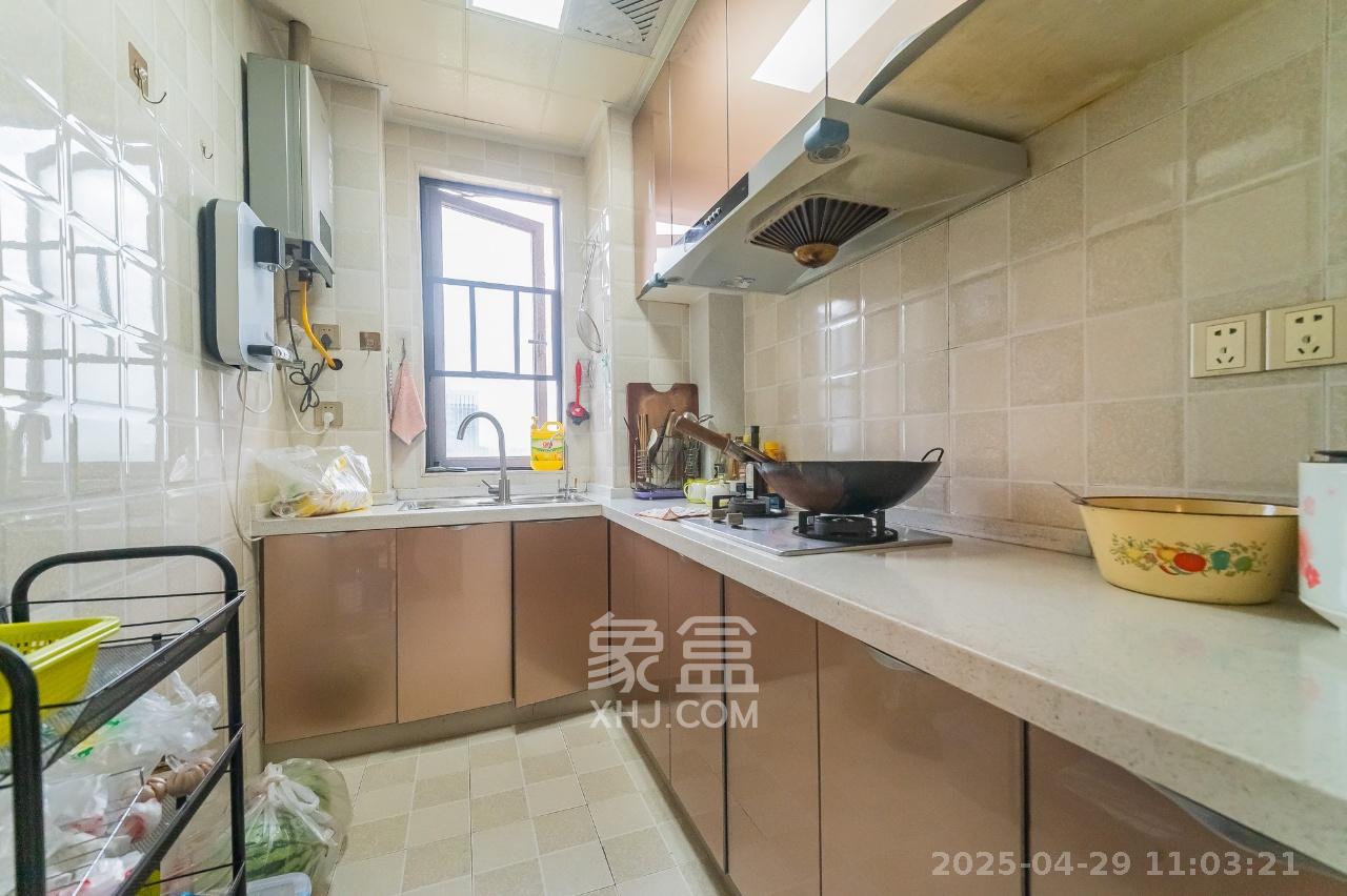 华润置地广场二期  3室2厅1卫   2300.00元/月室内图