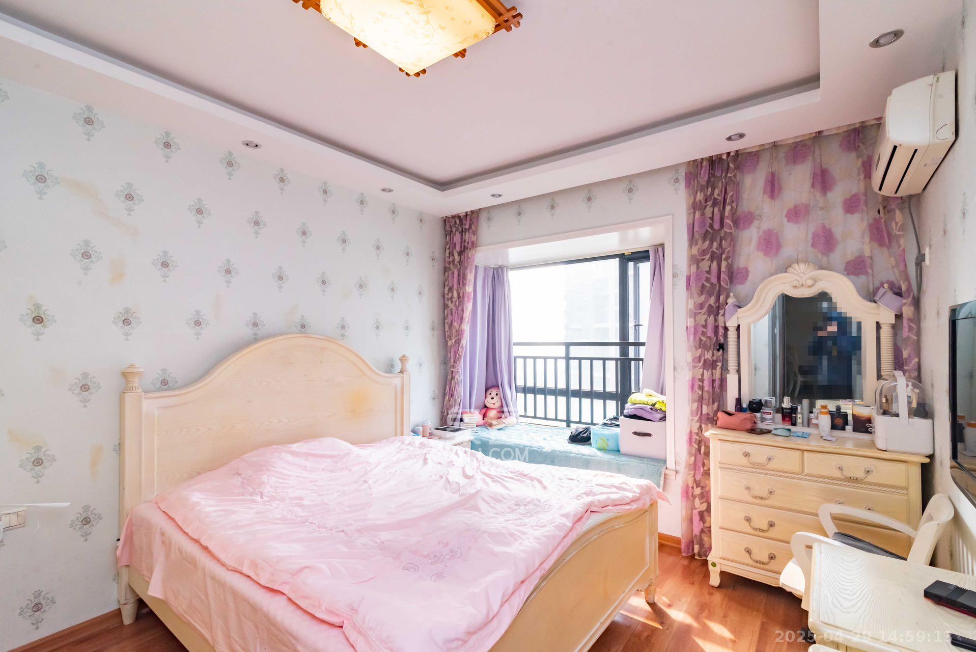 藏珑湖上国际花园  3室2厅2卫    3500.0元/月室内图